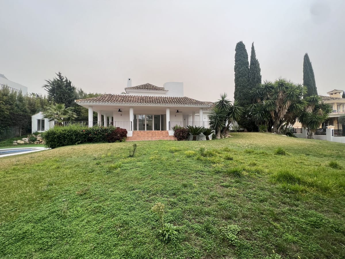 5 bedroom Villa For Sale