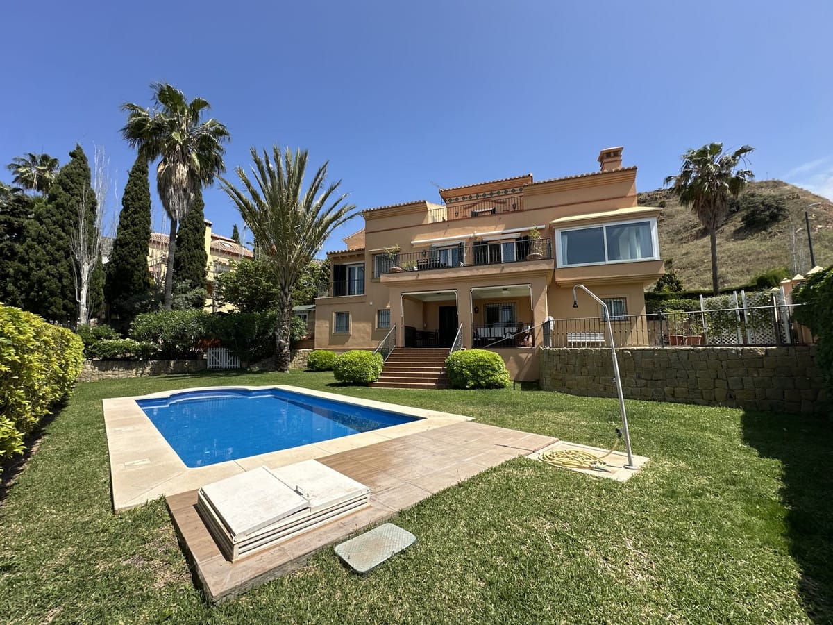 6 bedroom Villa For Sale