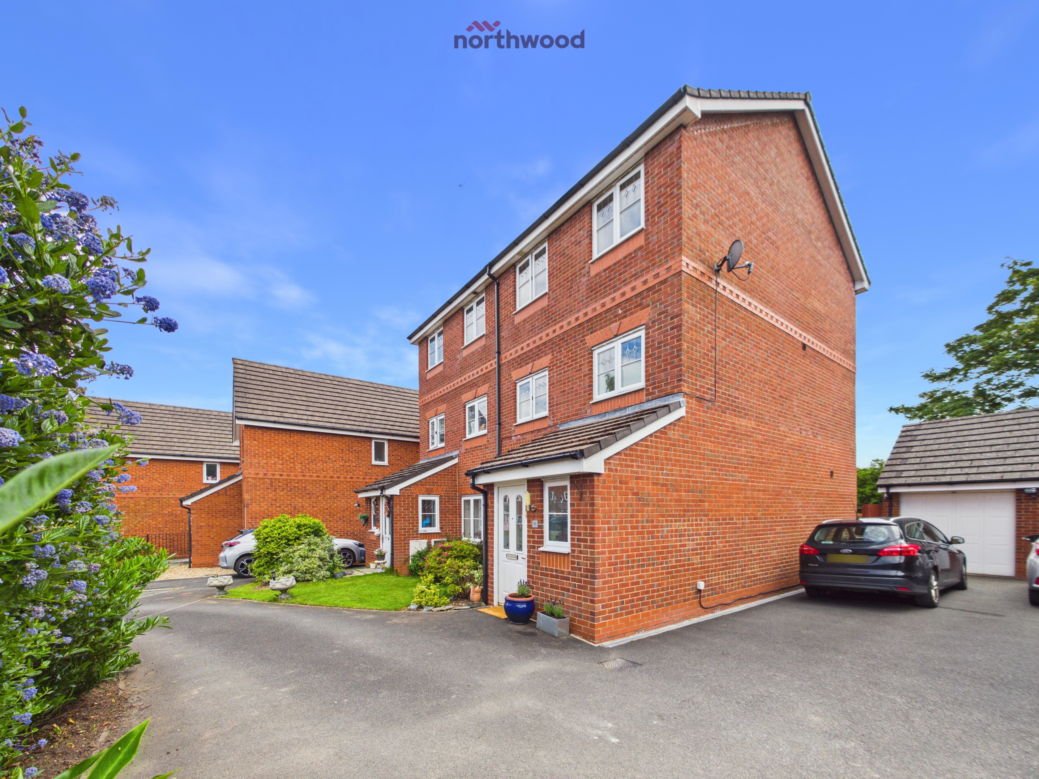 4 bedroom Semi-detached house For Sale