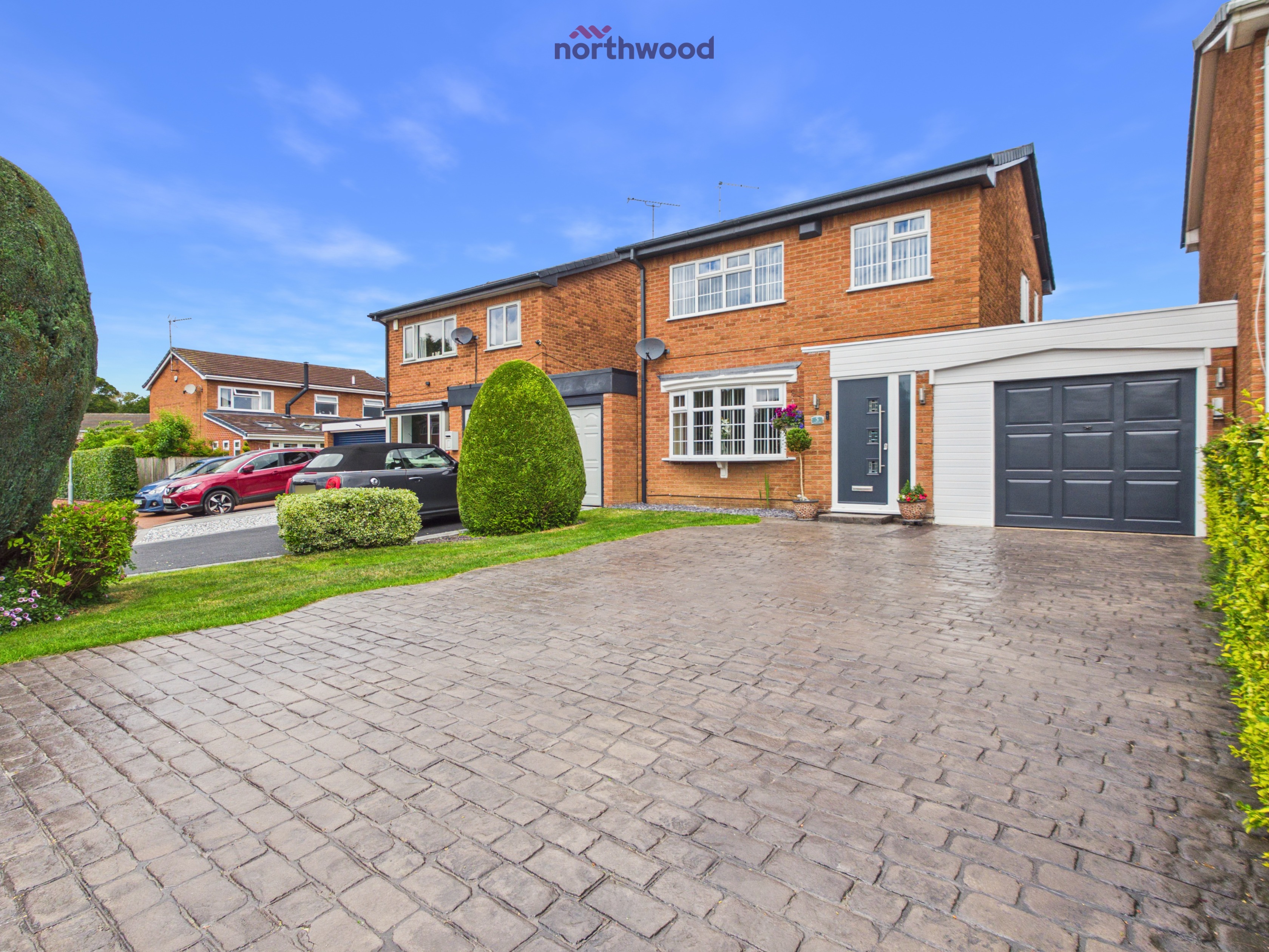 3 bedroom Detached house Under Offer