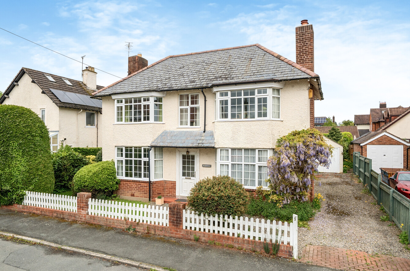 3 bedroom Detached house For Sale