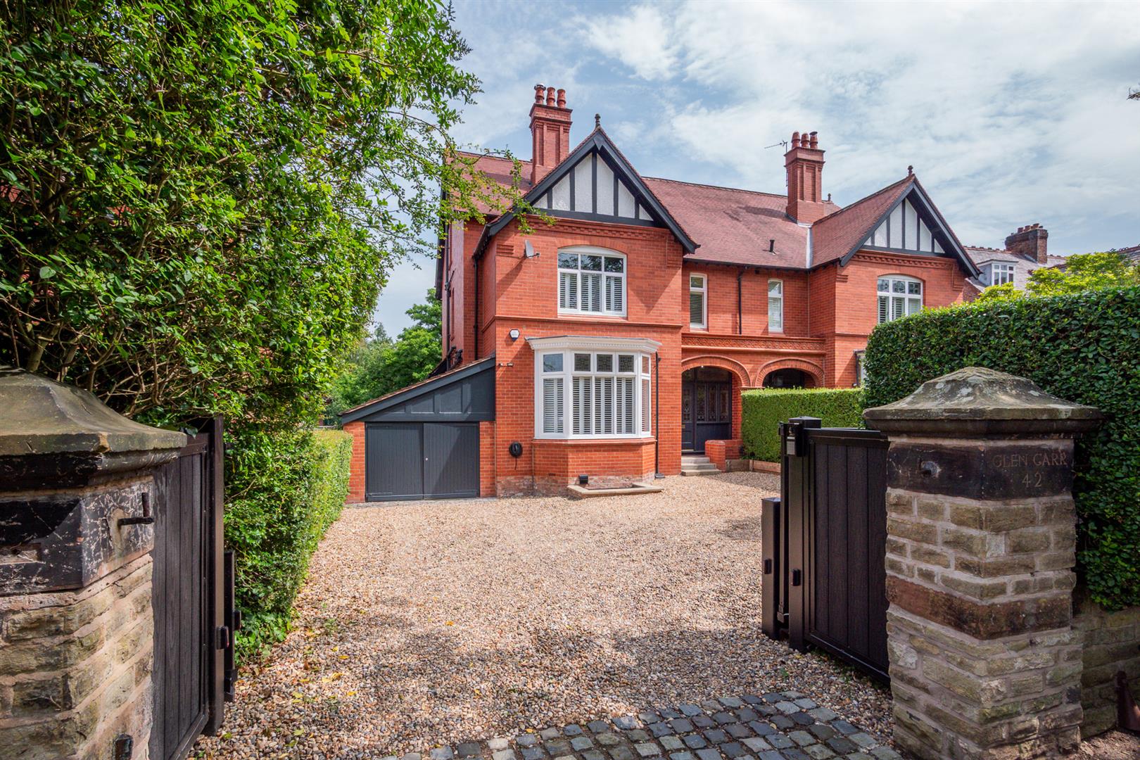 5 bedroom Semi-detached house For Sale