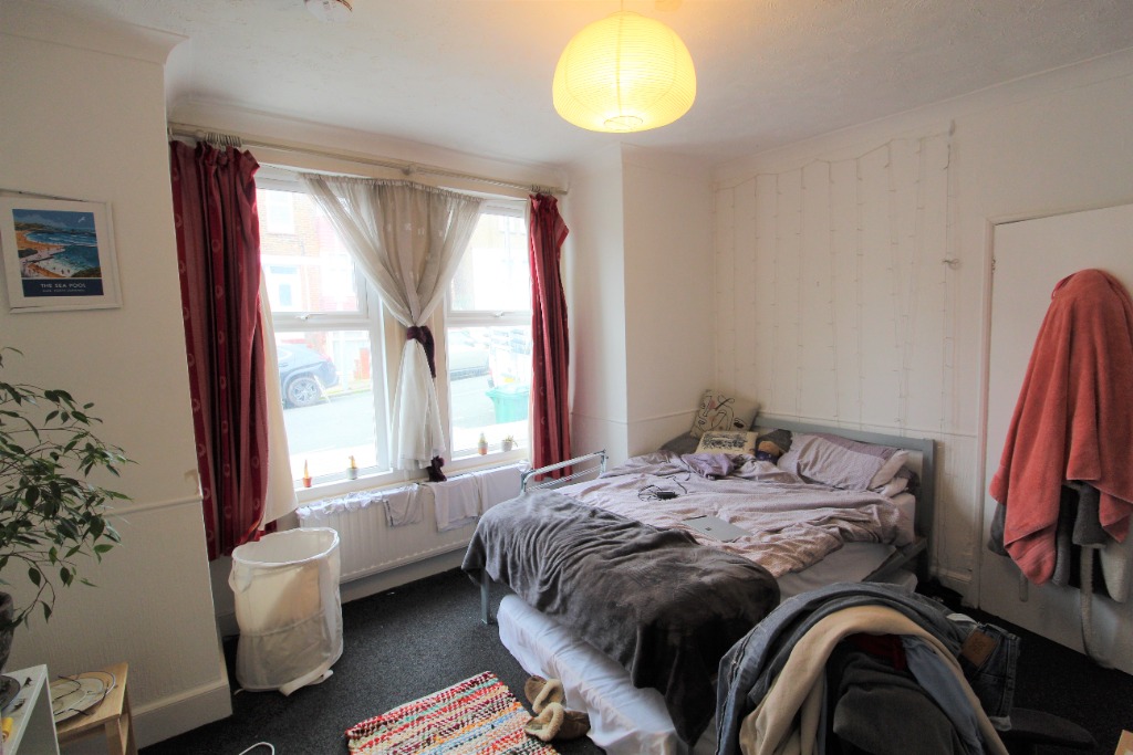 4 bedroom Flat To Let