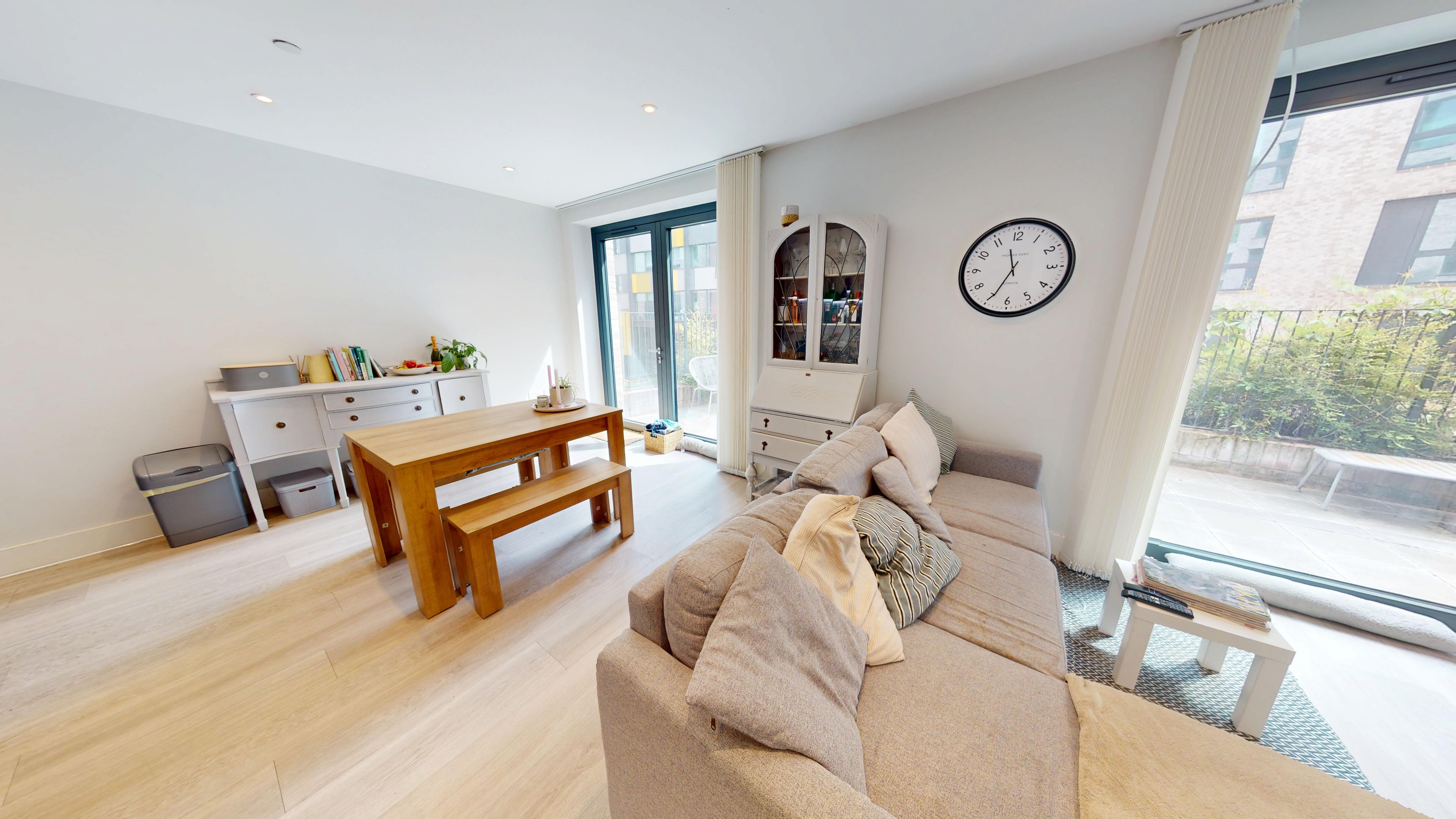 2 bedroom Flat To Let