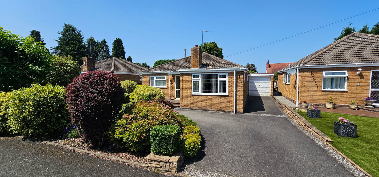 2 bedroom Detached bungalow For Sale
