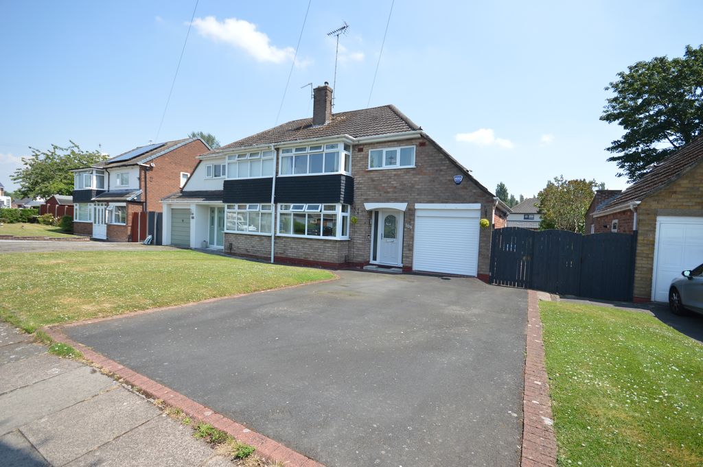 3 bedroom Semi-detached house For Sale