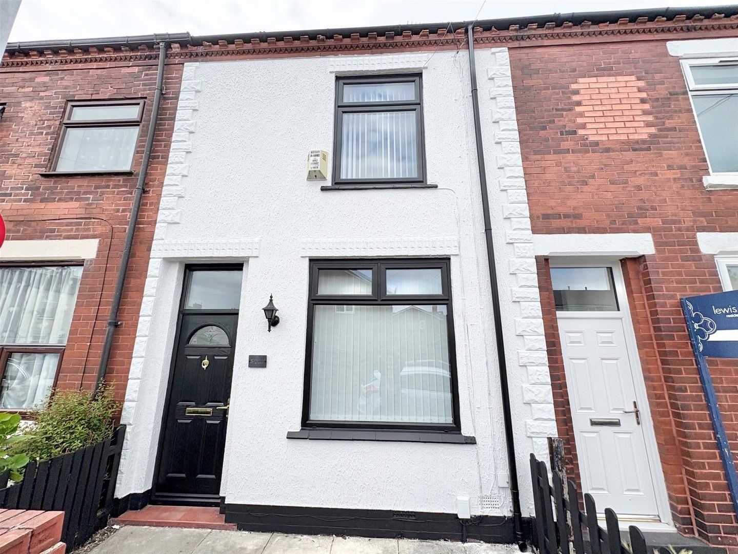 2 bedroom Terraced House Under Offer