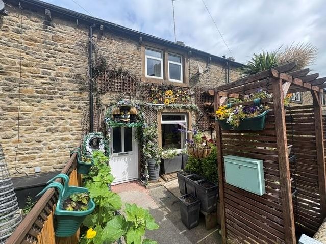 2 bedroom Cottage For Sale