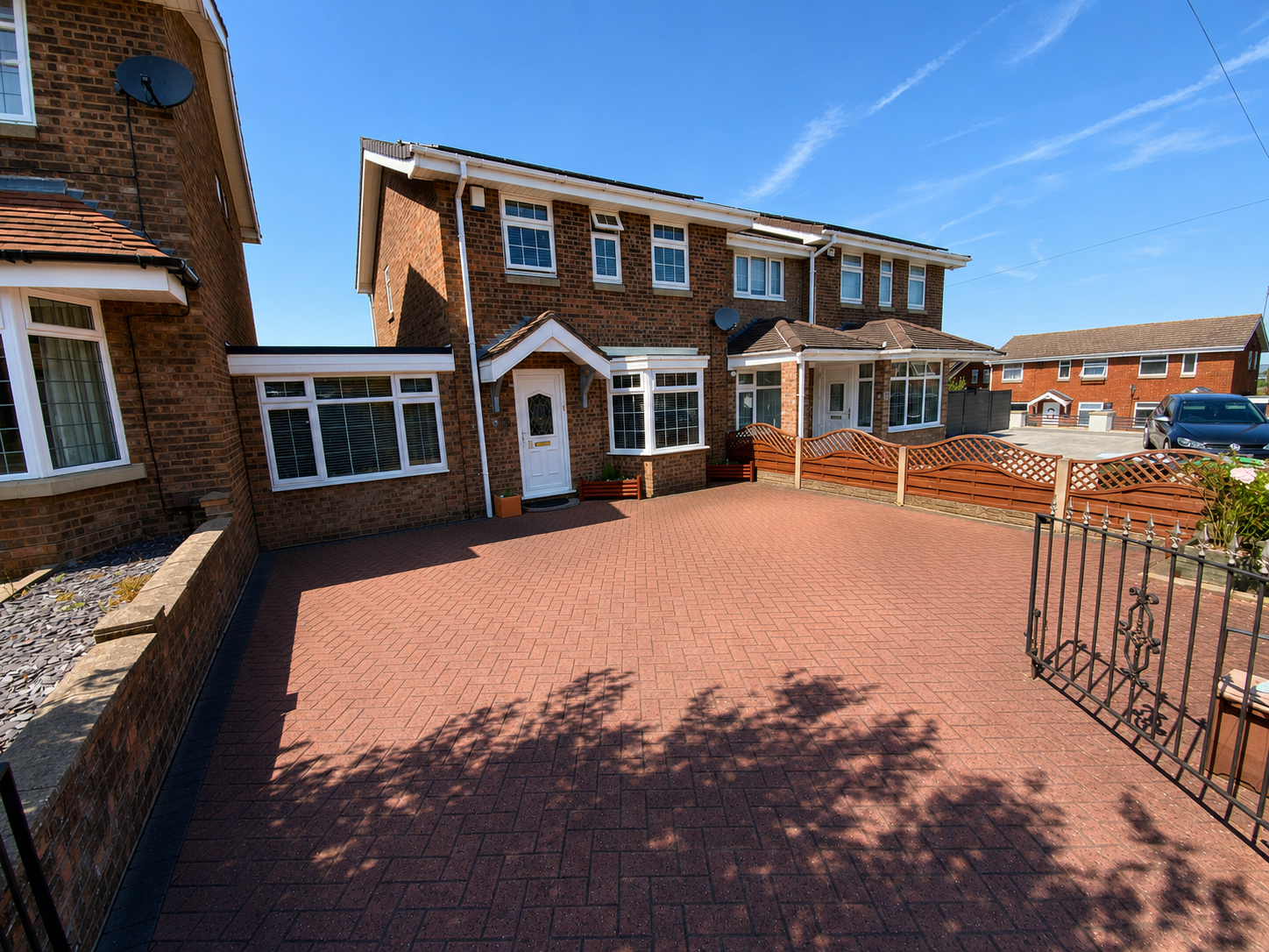 4 bedroom Semi-detached house For Sale