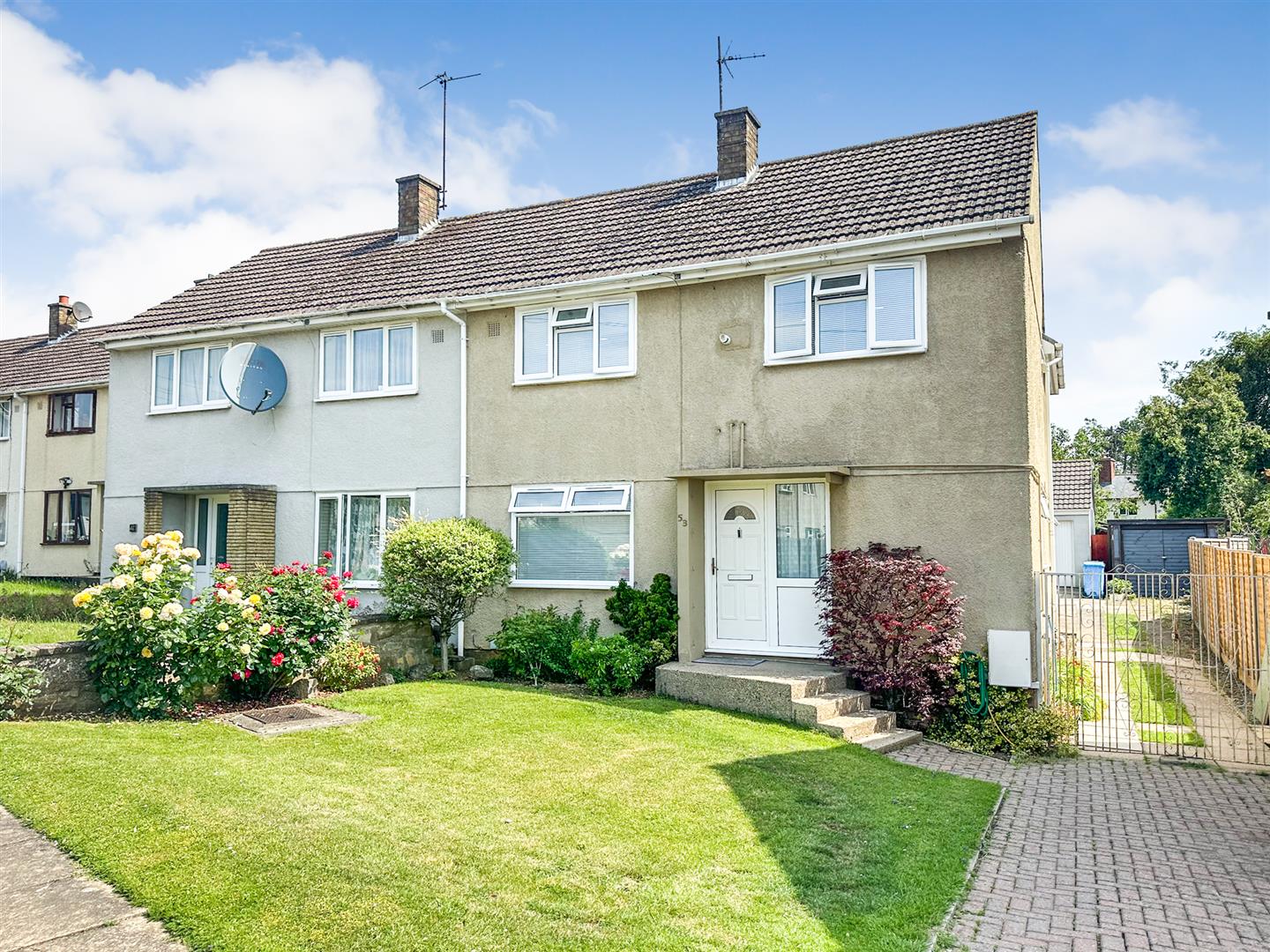4 bedroom Semi-detached house Under Offer