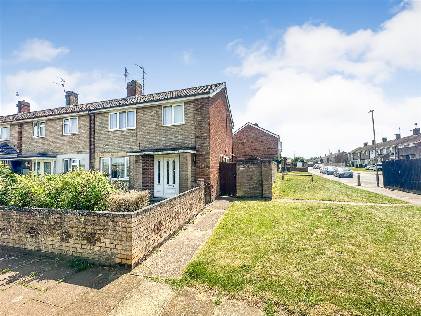 3 bedroom End of terrace house Under Offer