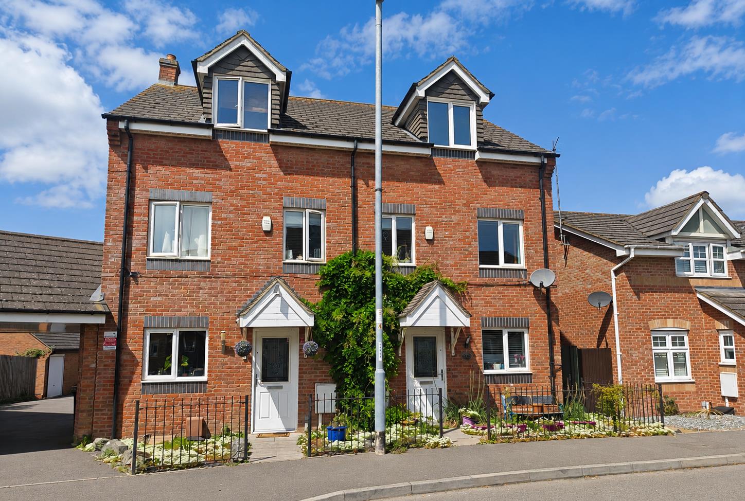 3 bedroom Semi-detached house Let