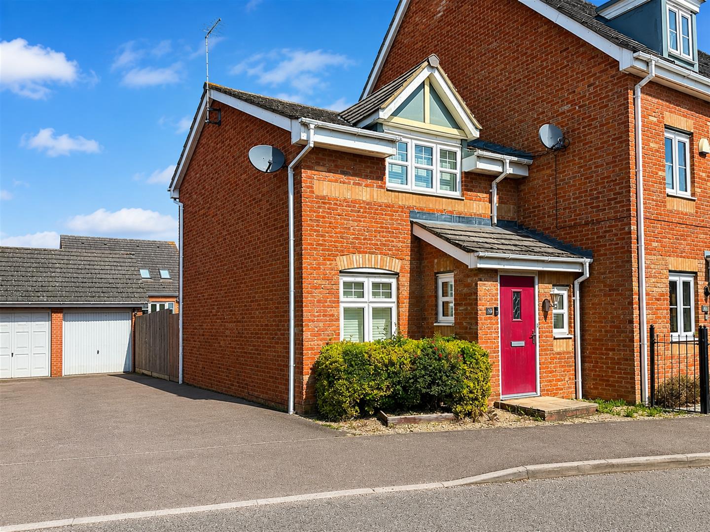 2 bedroom End of terrace house For Sale