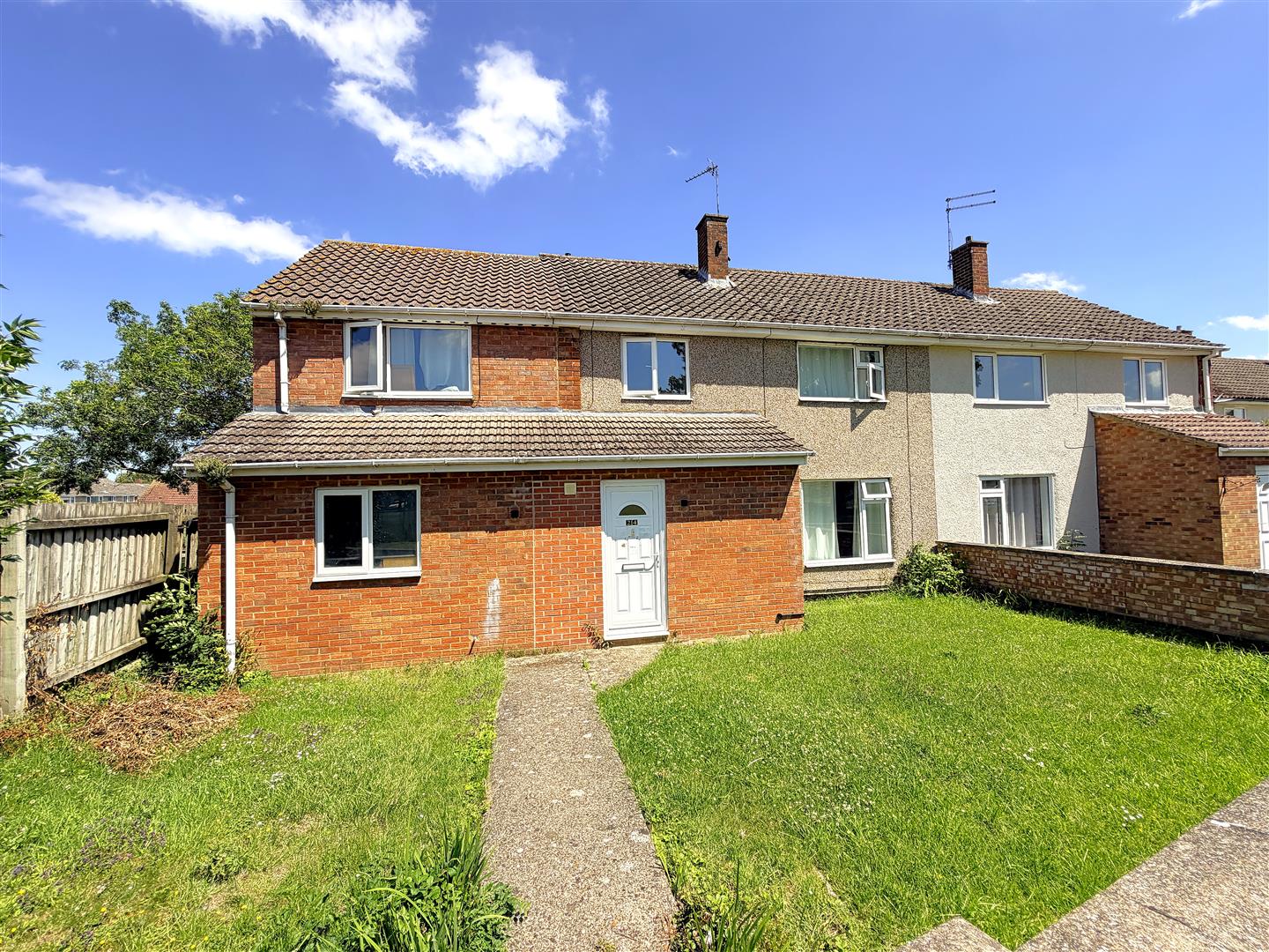 4 bedroom Semi-detached house Under Offer