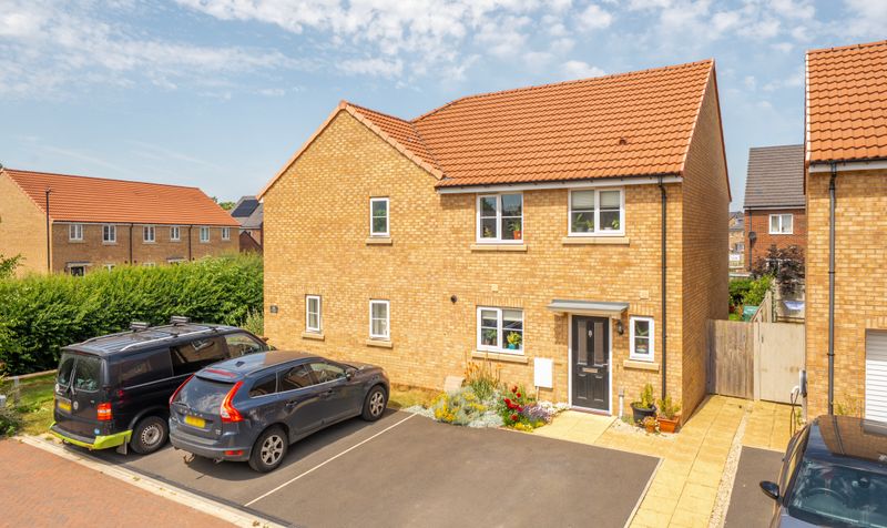 3 bedroom Semi-detached house For Sale