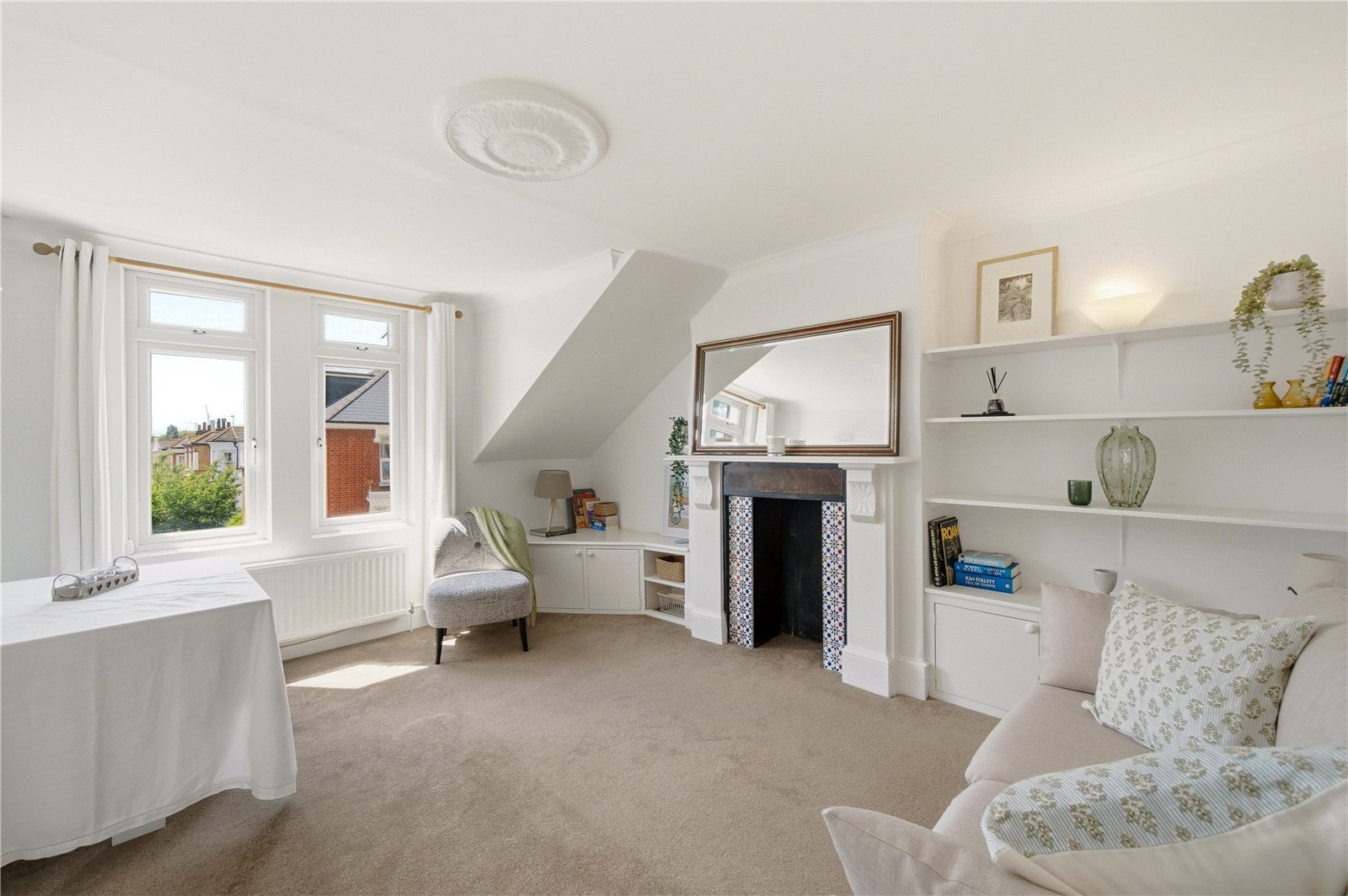2 bedroom Flat For Sale