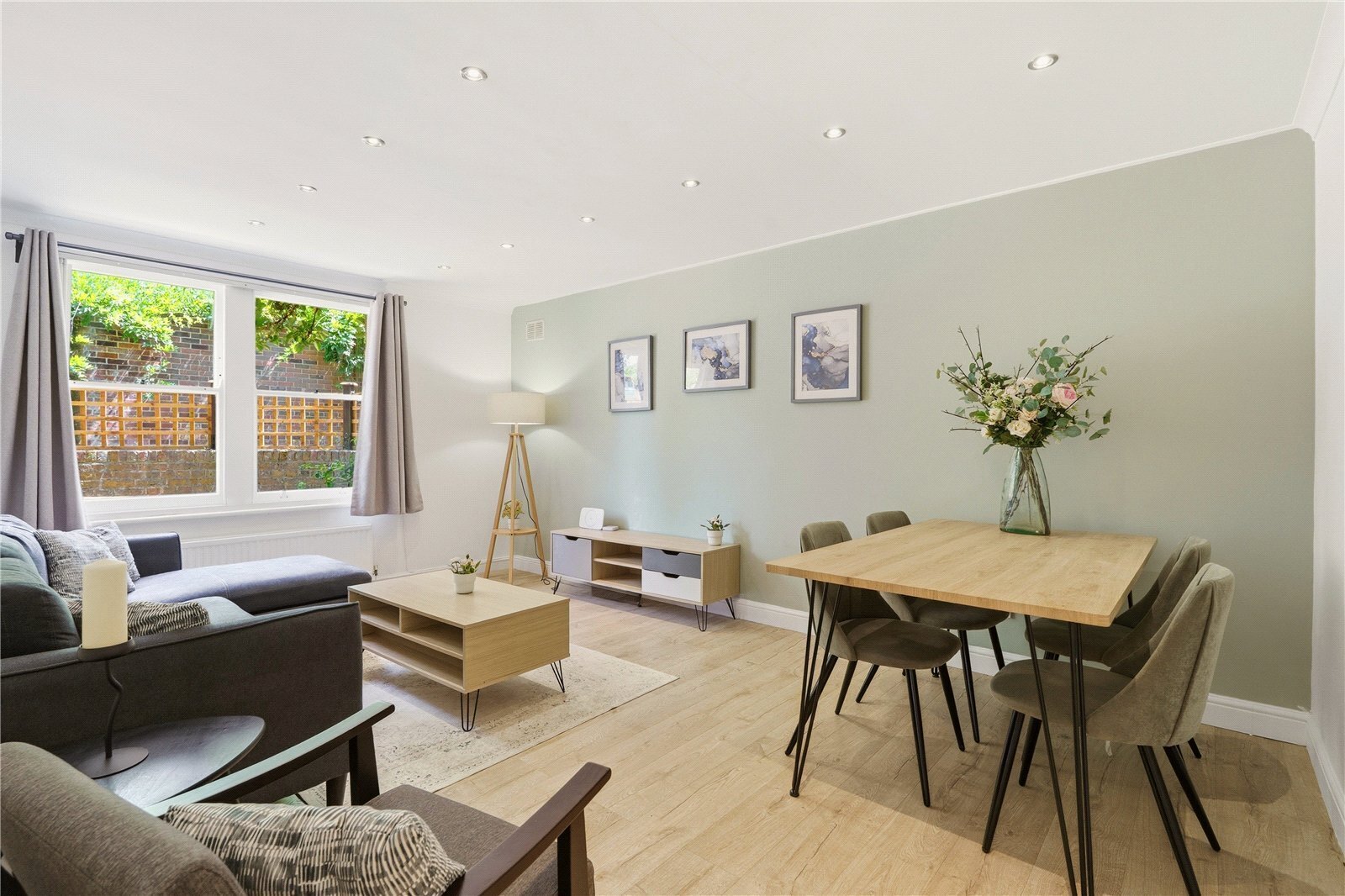 2 bedroom Flat For Sale