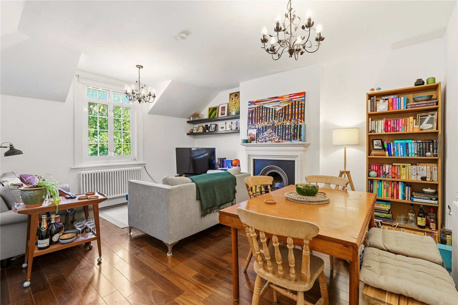 2 bedroom Flat For Sale