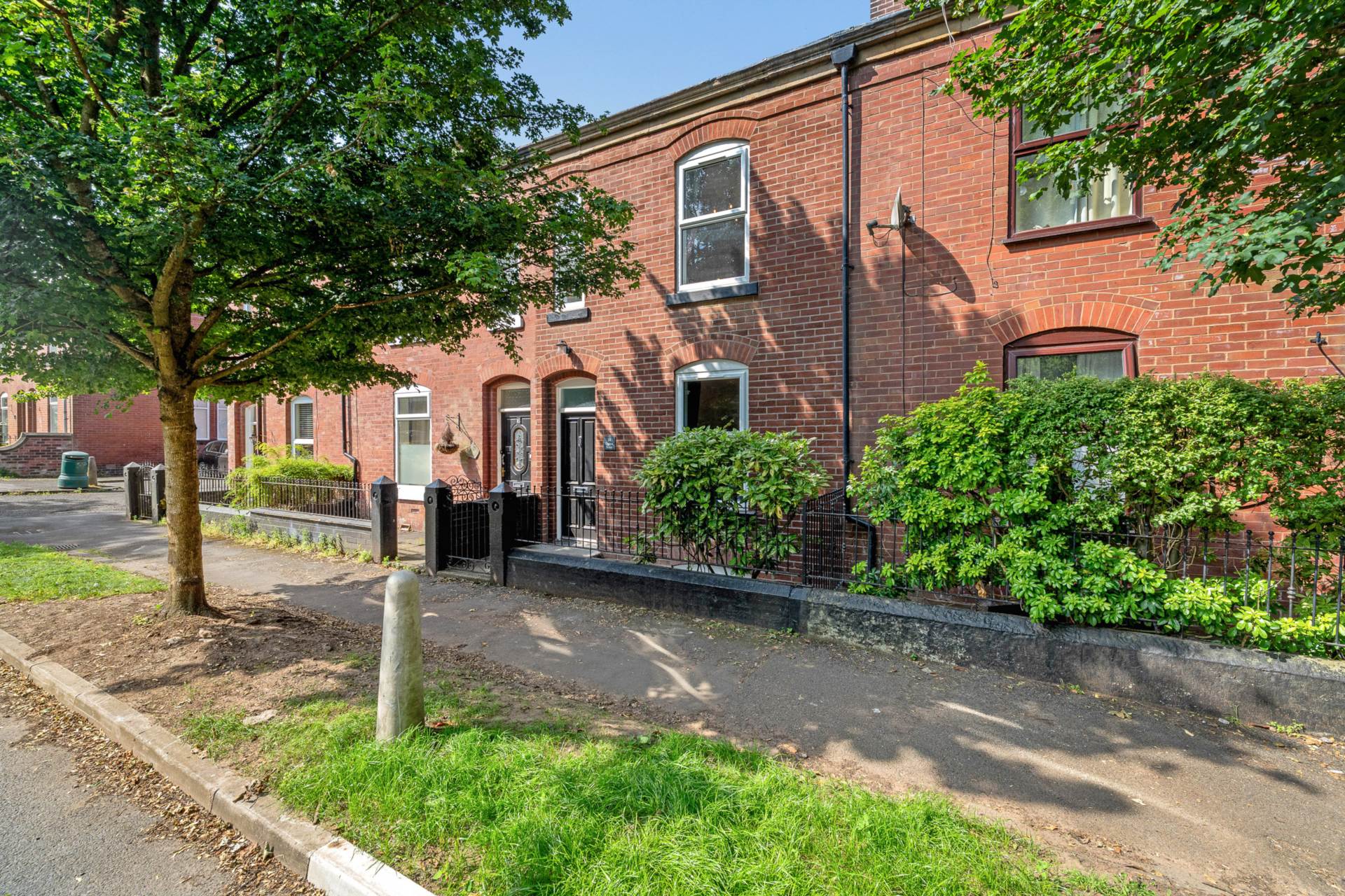 2 bedroom Terraced House To Let