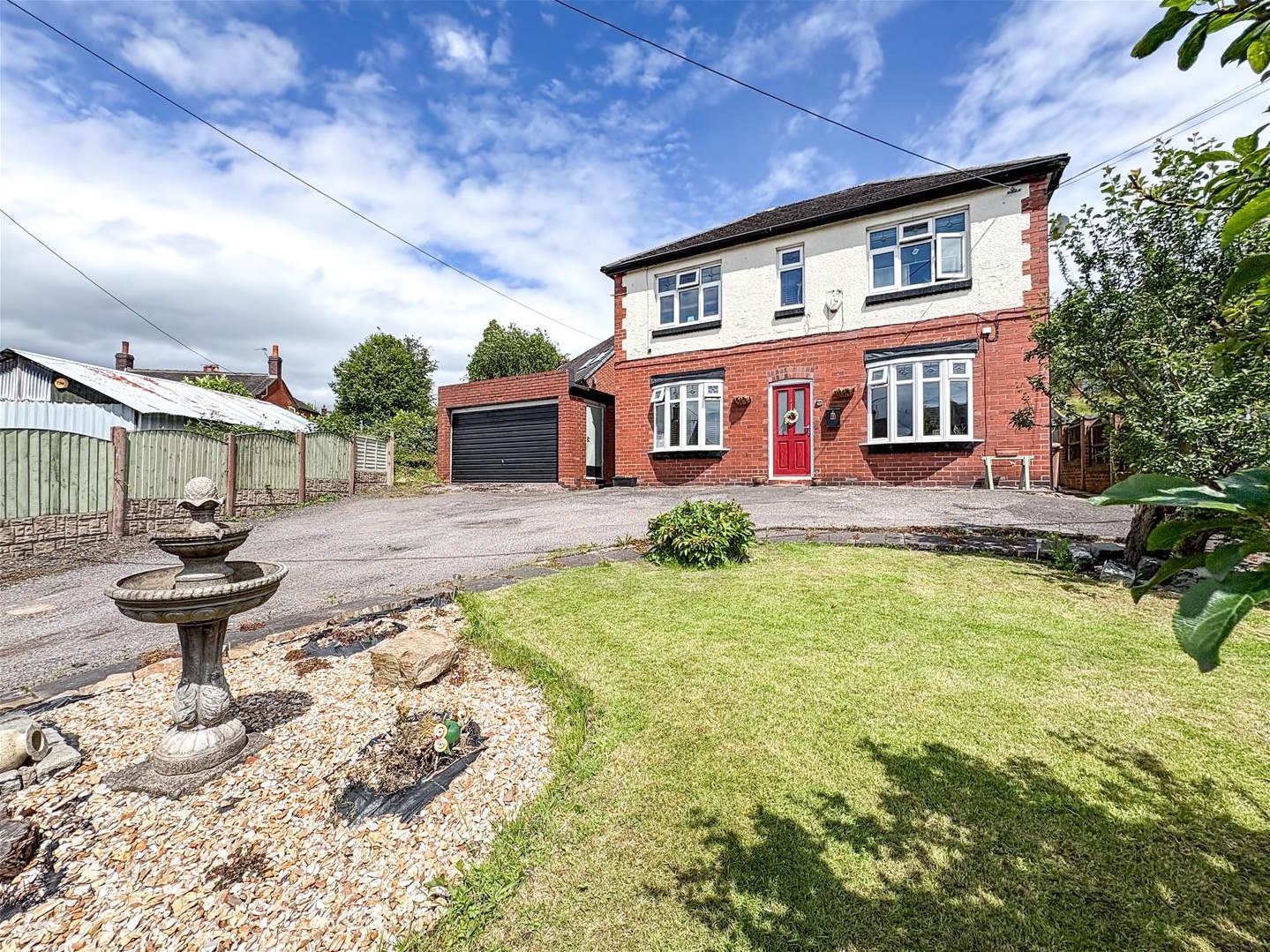 3 bedroom Link detached house Under Offer