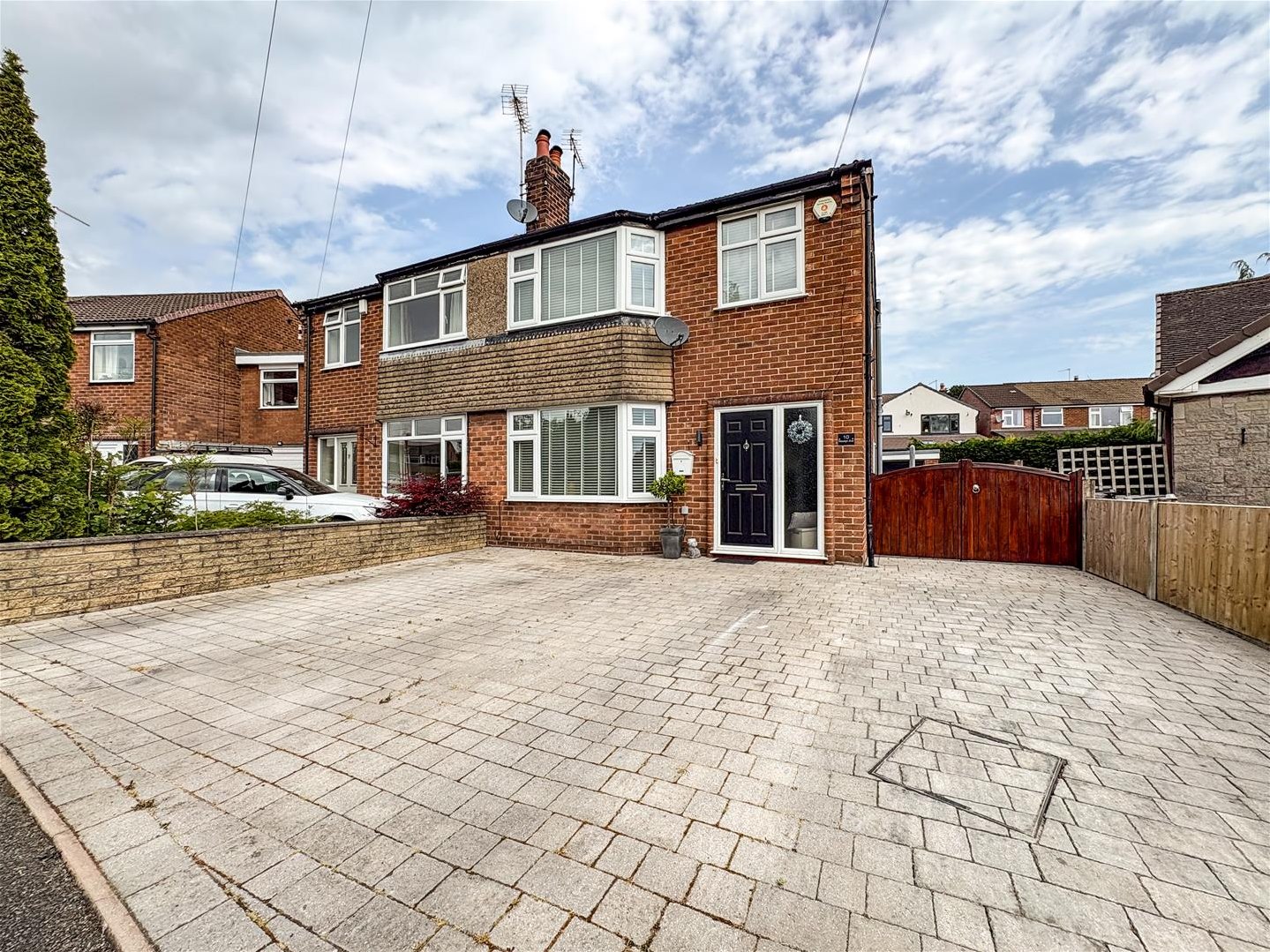 3 bedroom Link detached house For Sale
