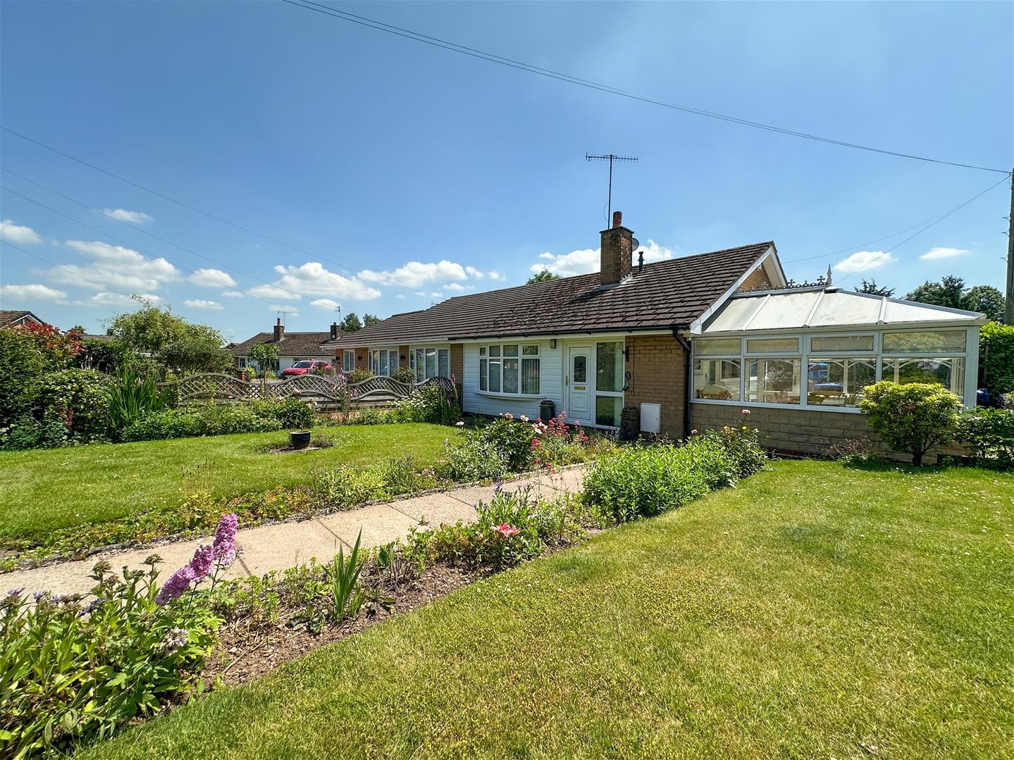 2 bedroom Detached bungalow Under Offer