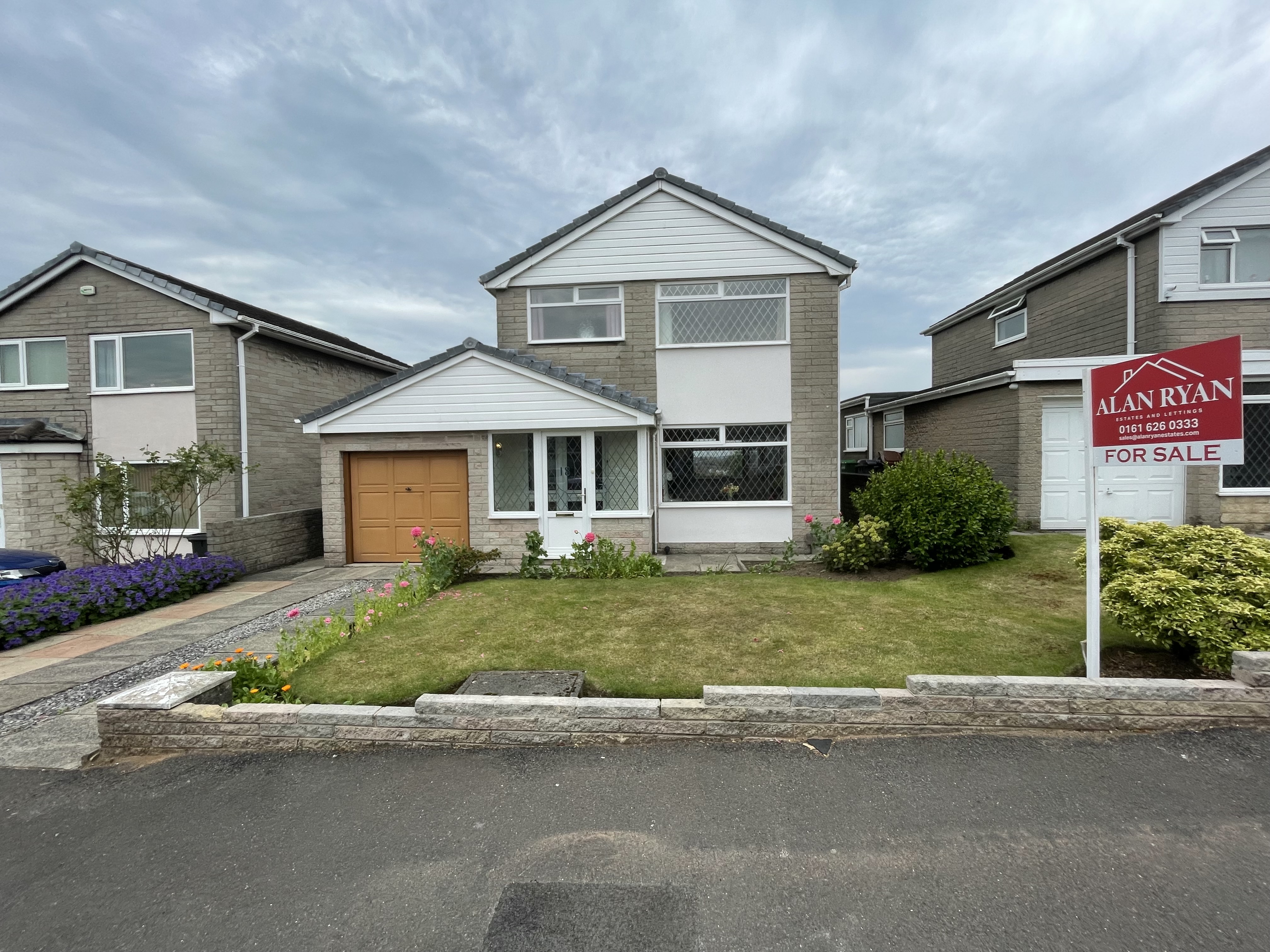 3 bedroom Detached house For Sale