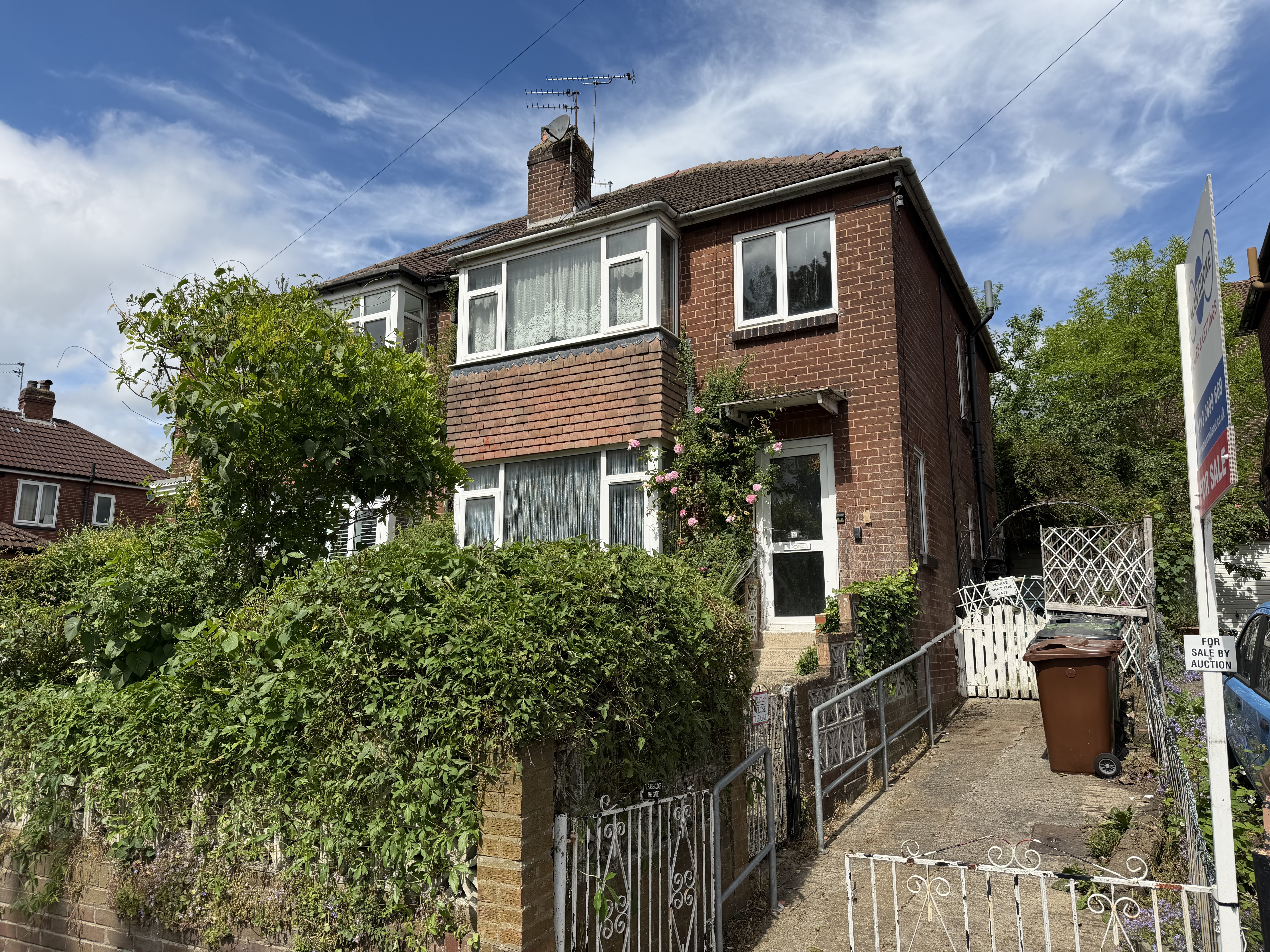 3 bedroom Semi-detached house For Sale