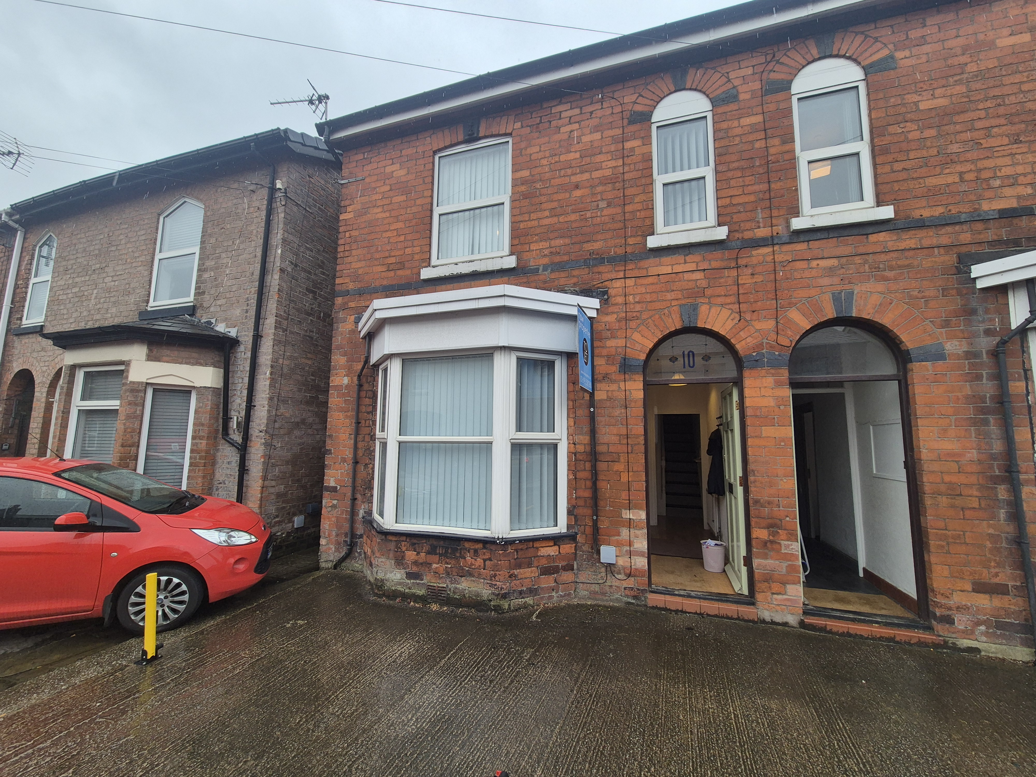  Semi-detached house For Sale