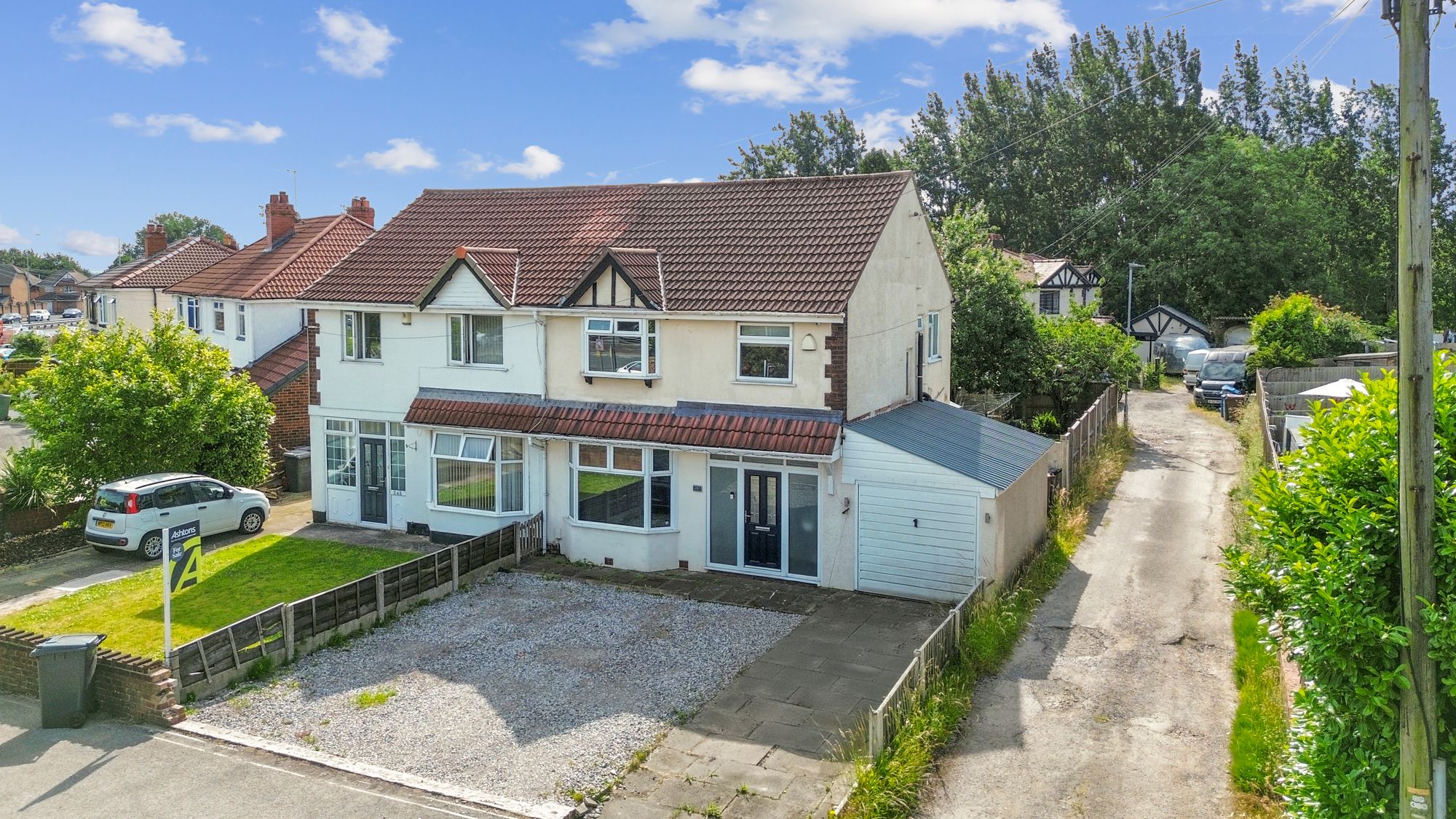 3 bedroom Semi-detached house For Sale