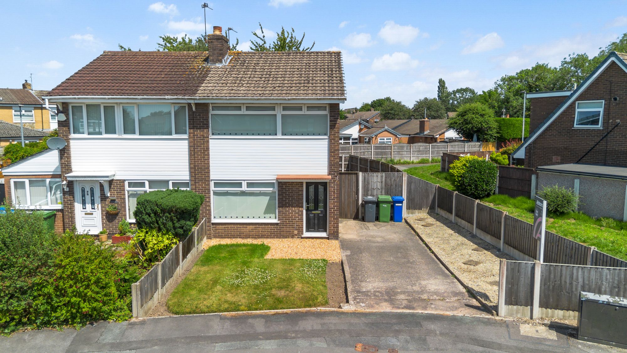 3 bedroom Semi-detached house For Sale