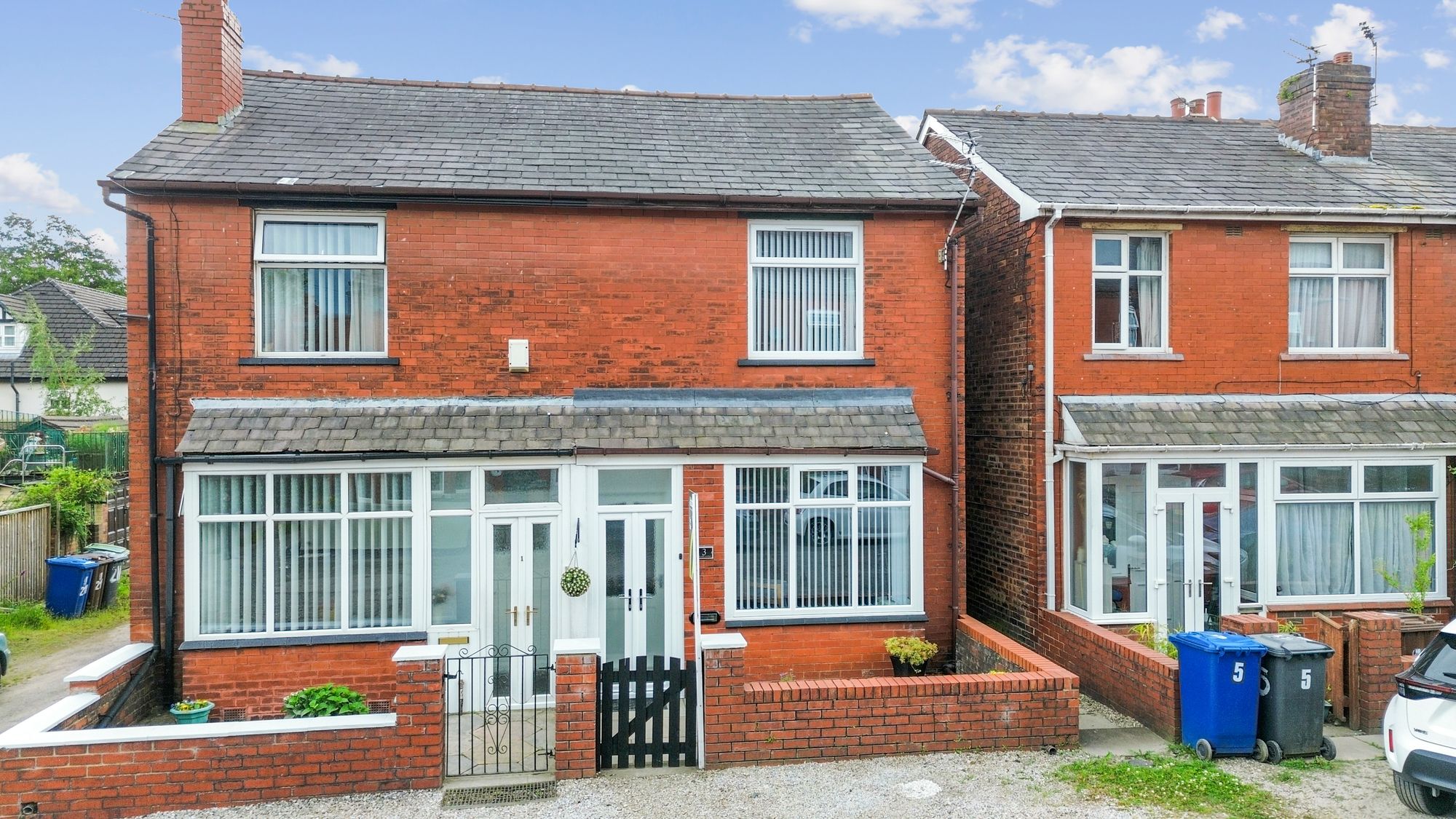 2 bedroom Semi-detached house For Sale