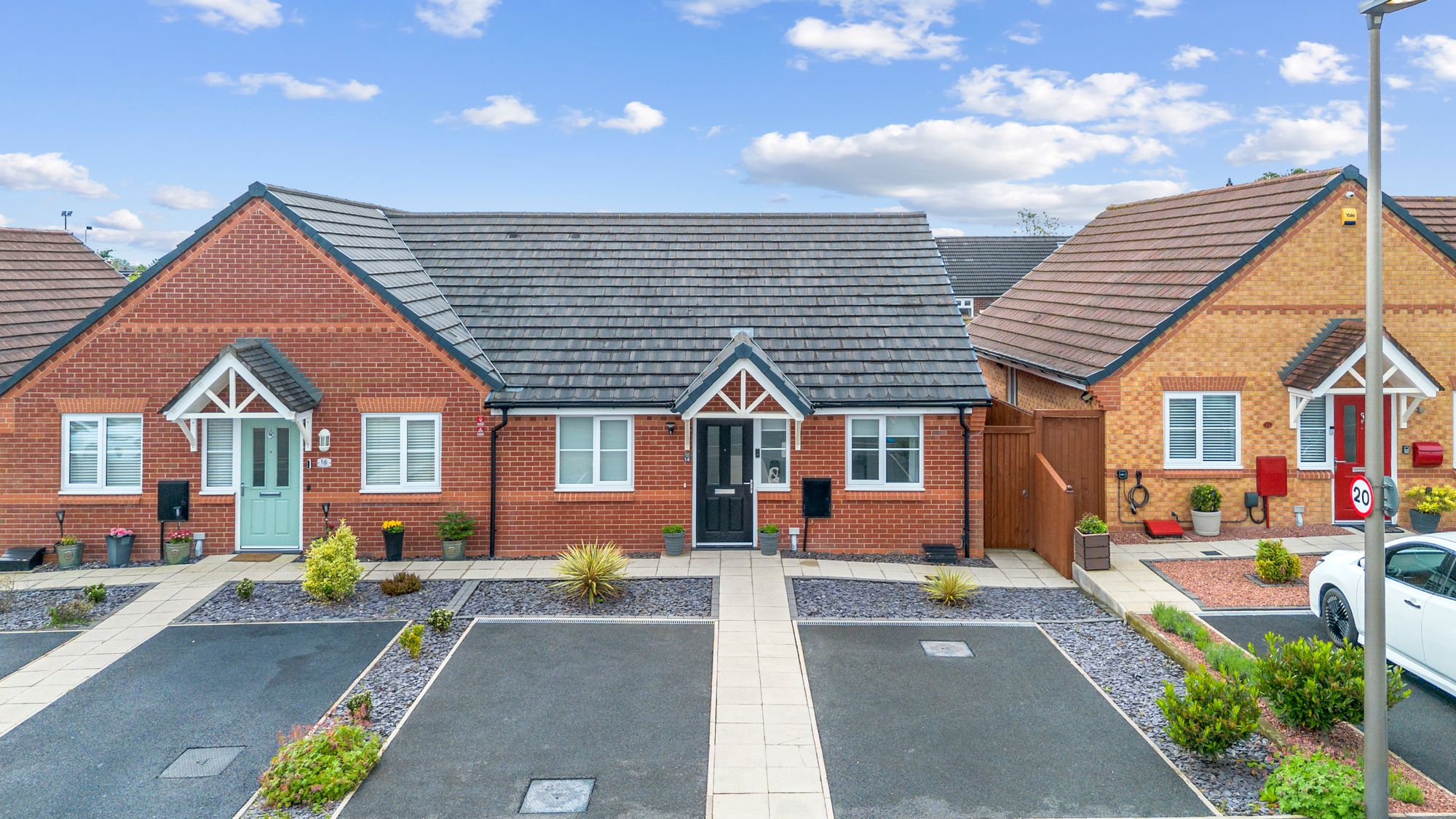 2 bedroom Detached bungalow For Sale