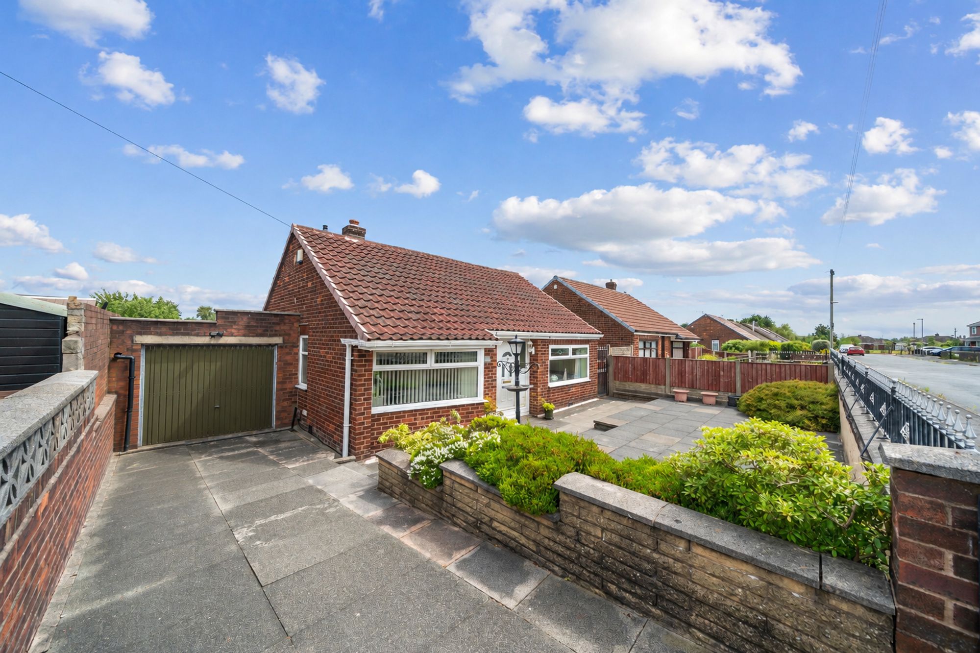 2 bedroom Detached bungalow For Sale