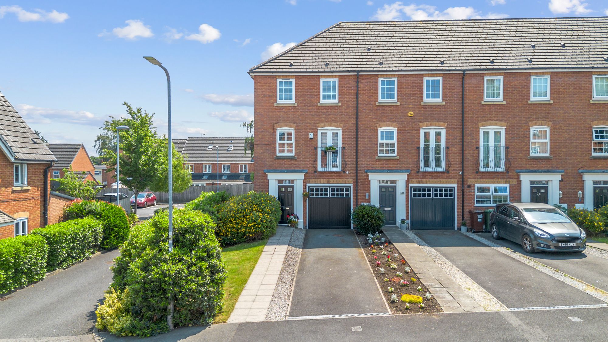 3 bedroom End of terrace house Under Offer