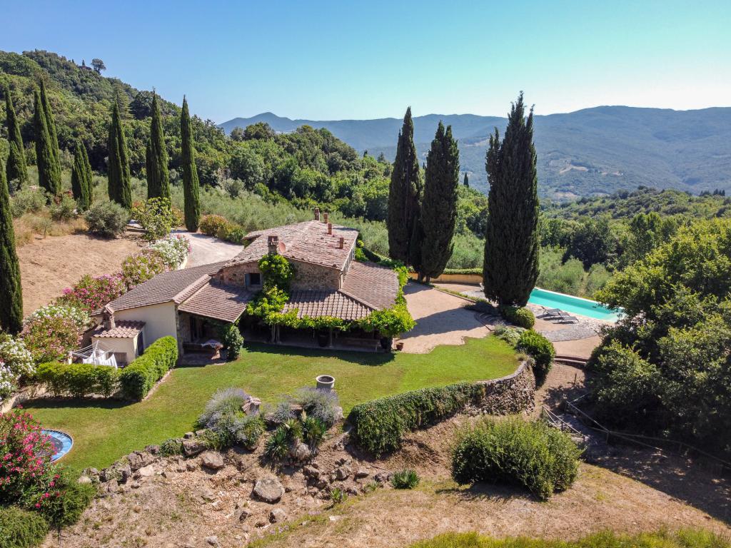 5 bedroom Villa For Sale