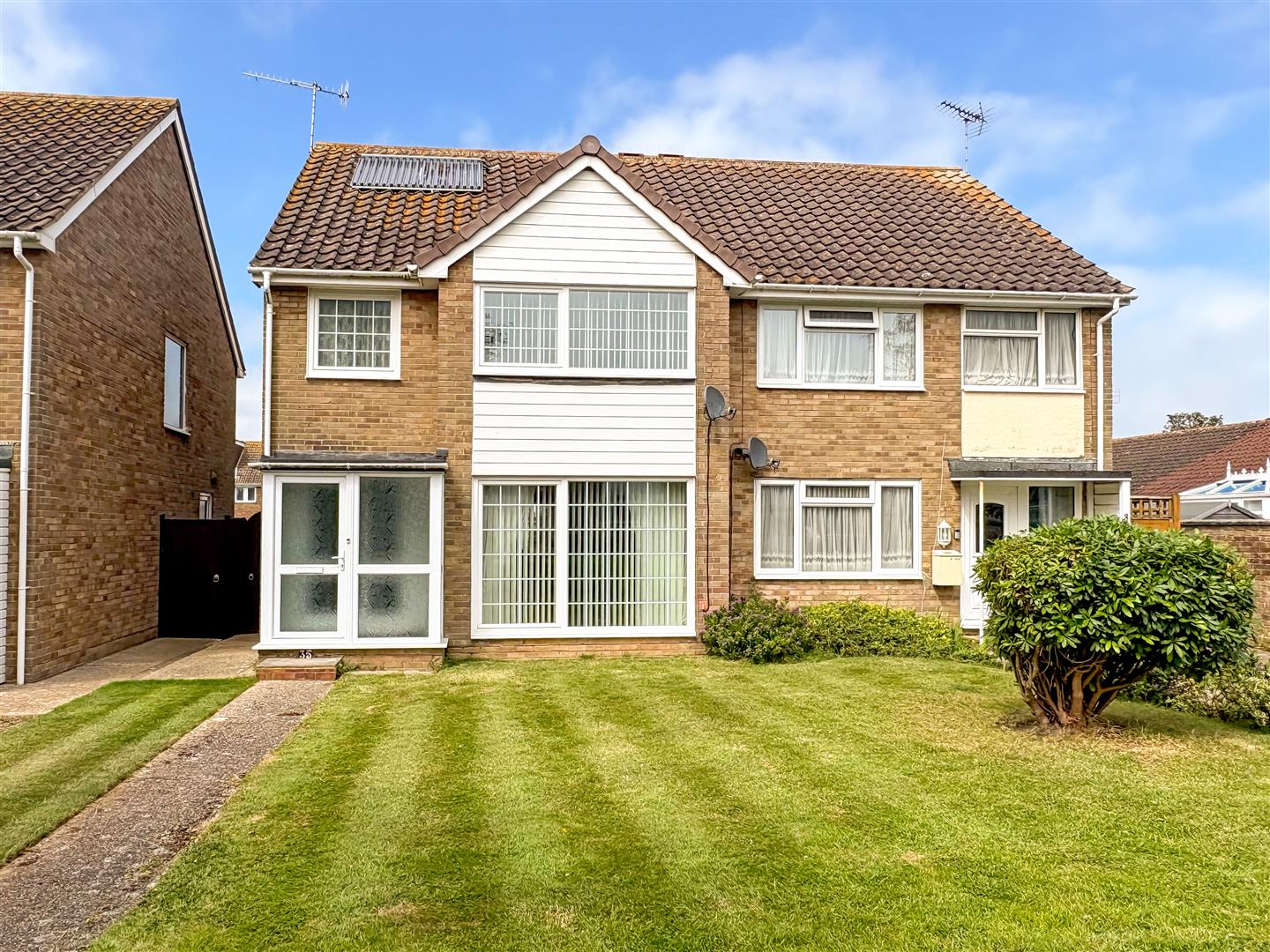 3 bedroom Semi-detached house For Sale