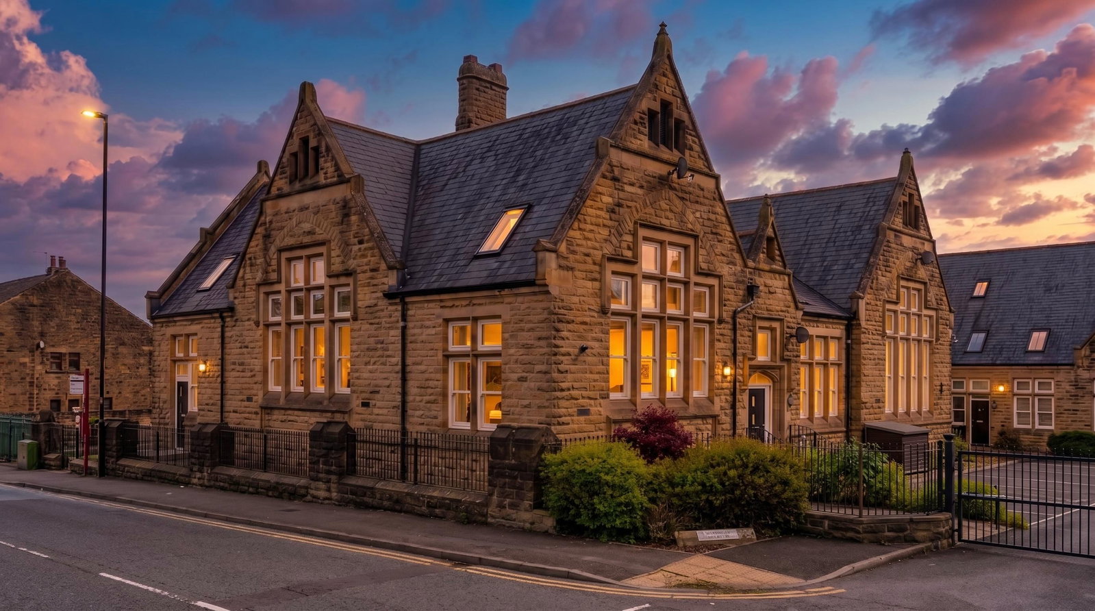 4 bedroom Semi-detached house Under Offer