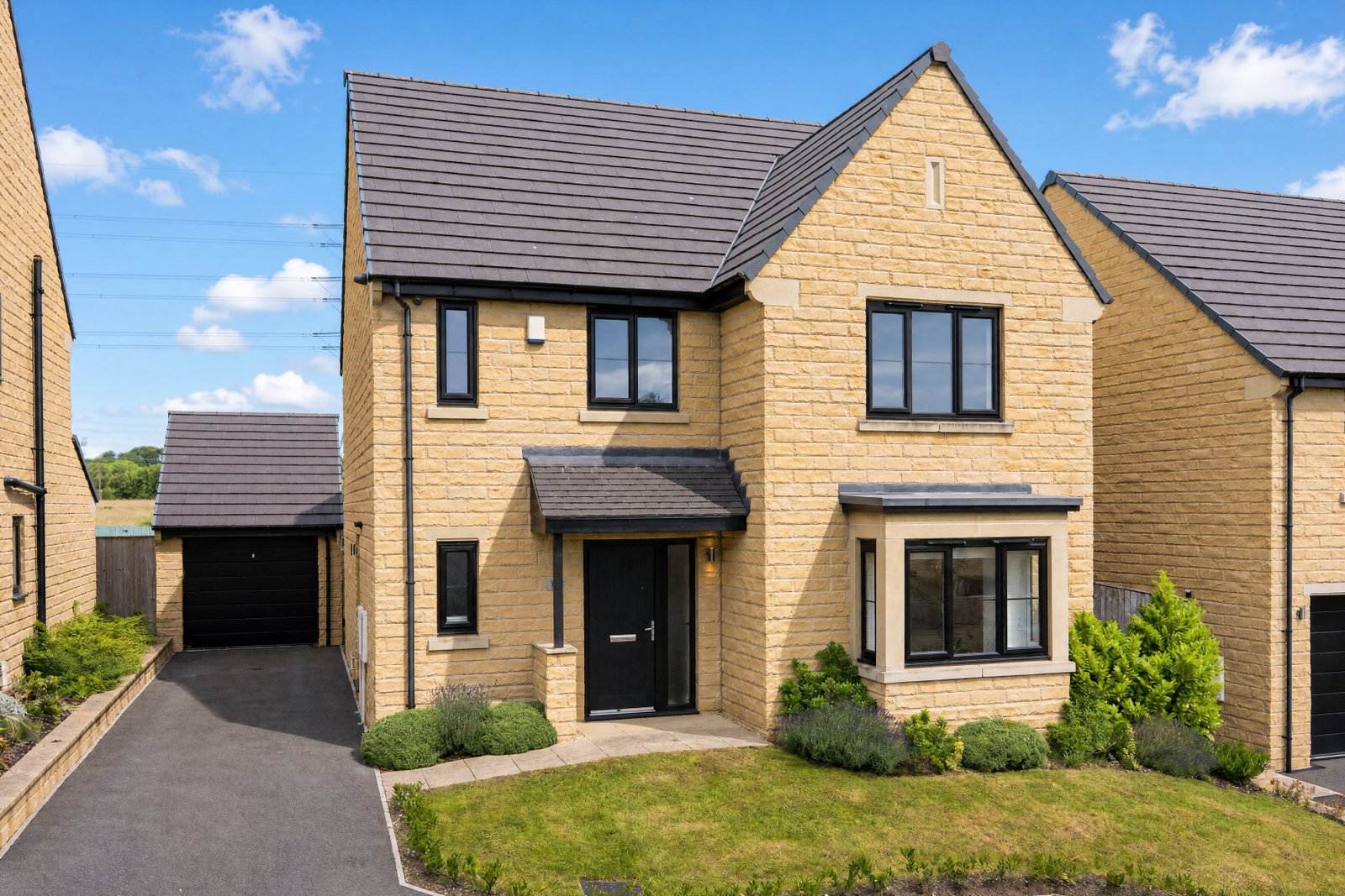 4 bedroom Detached house Under Offer