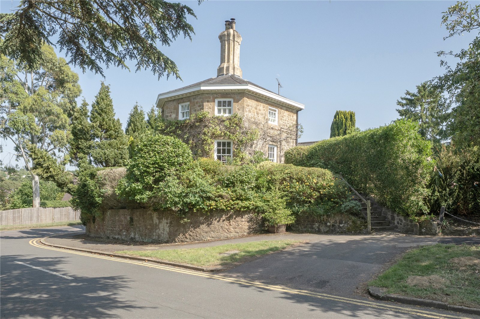 2 bedroom Detached house For Sale