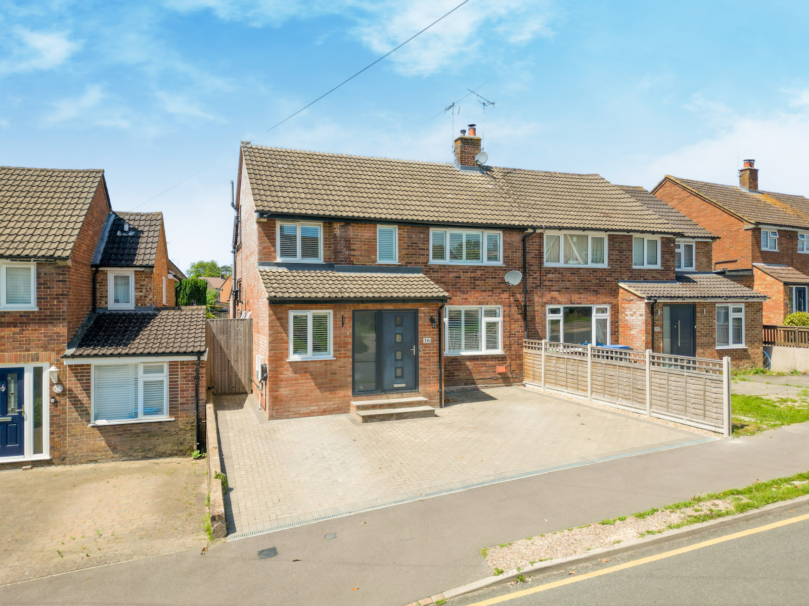 4 bedroom Semi-detached house Under Offer