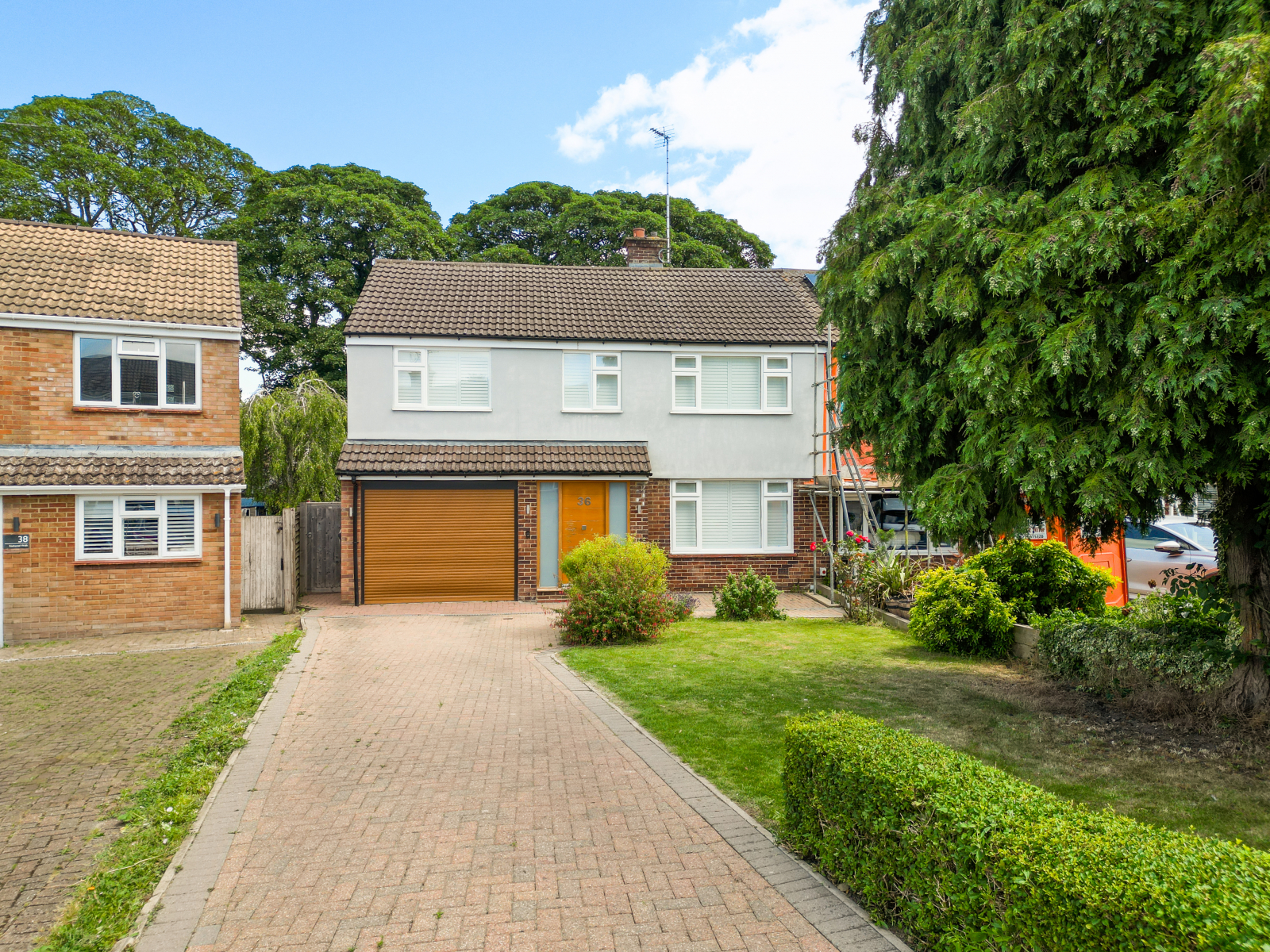 5 bedroom Semi-detached house Under Offer
