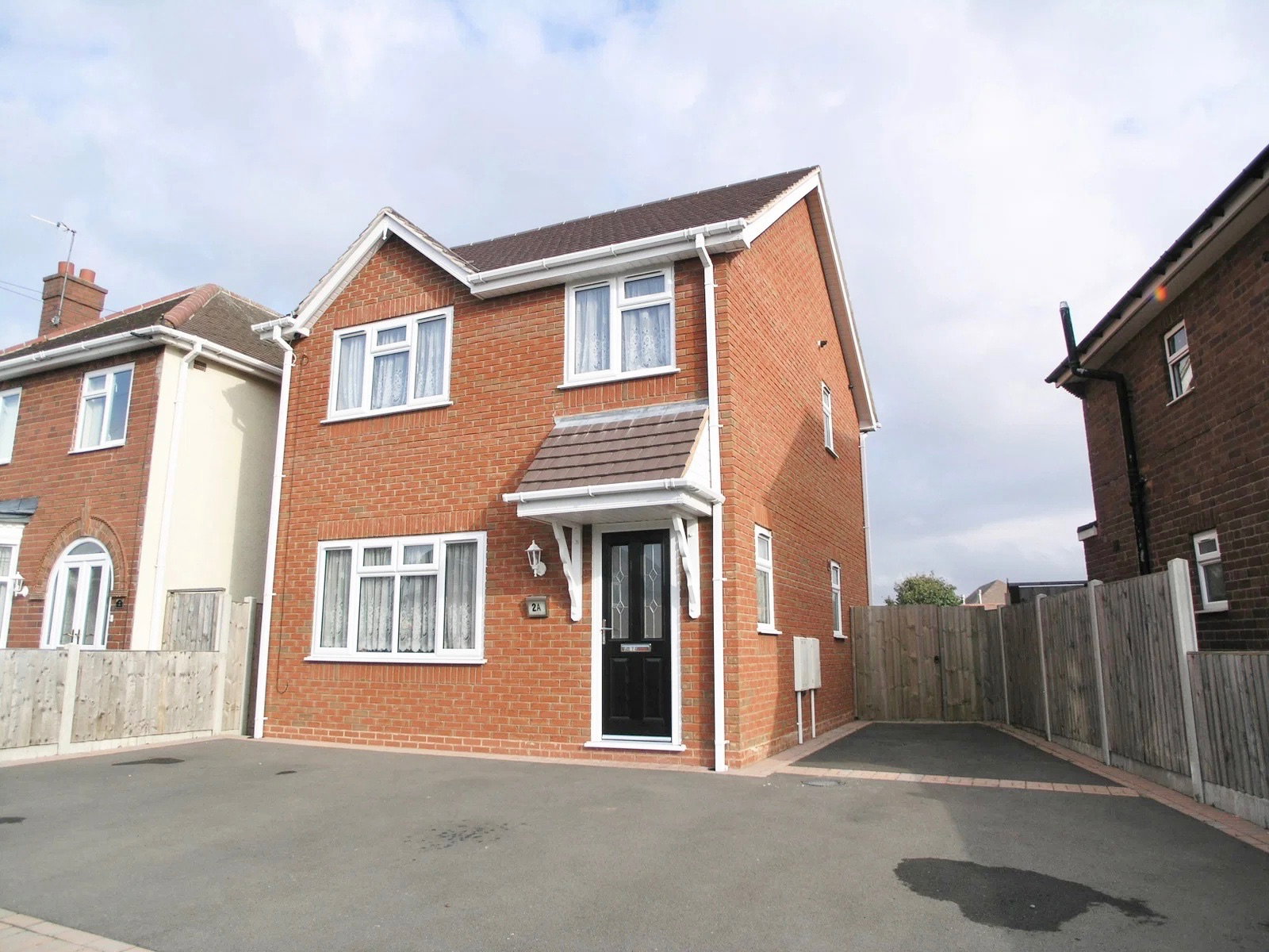 3 bedroom Detached house For Sale