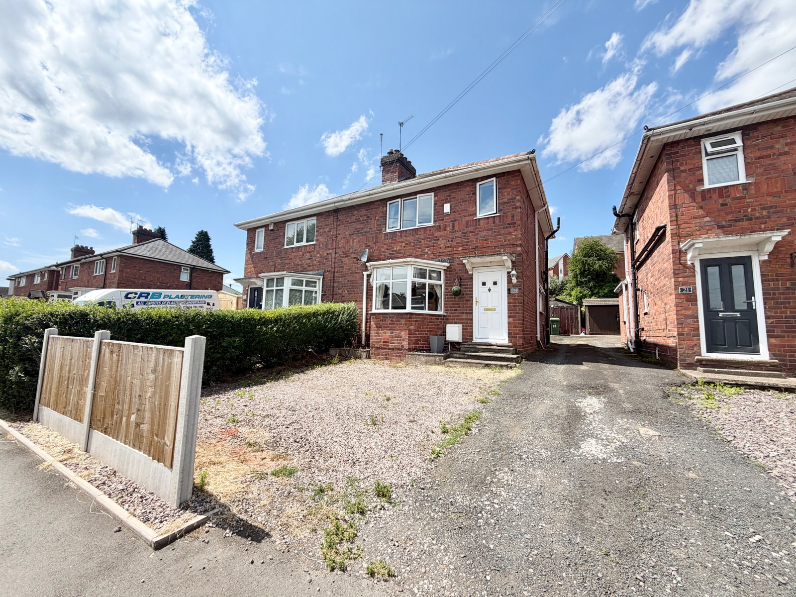 2 bedroom Semi-detached house Under Offer