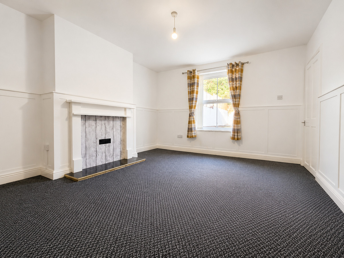 1 bedroom Ground floor flat To Let