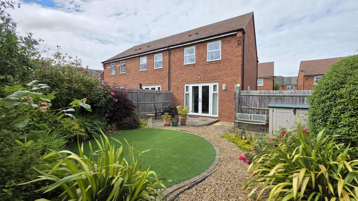 2 bedroom House (unspecified) For Sale
