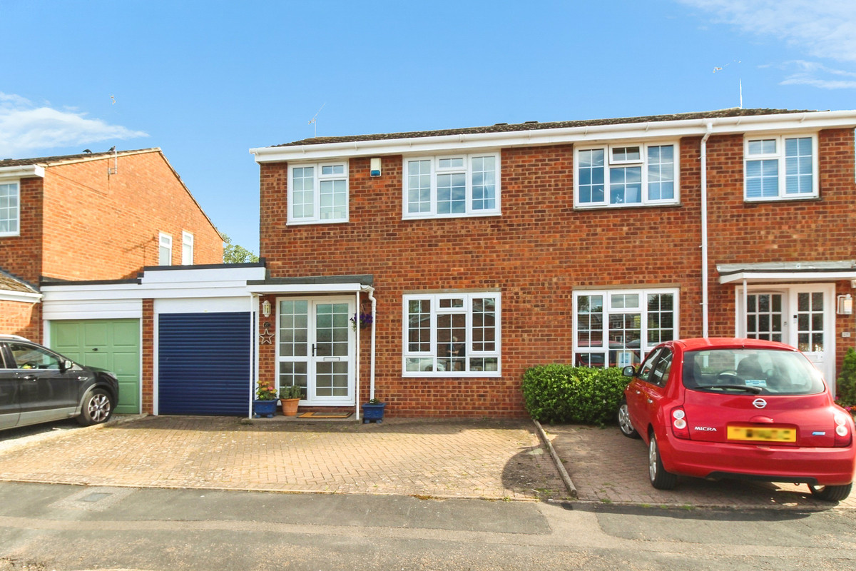 3 bedroom Semi-detached house For Sale