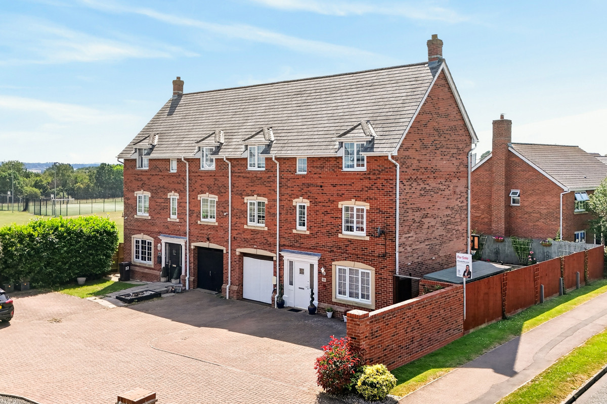 5 bedroom Town house For Sale