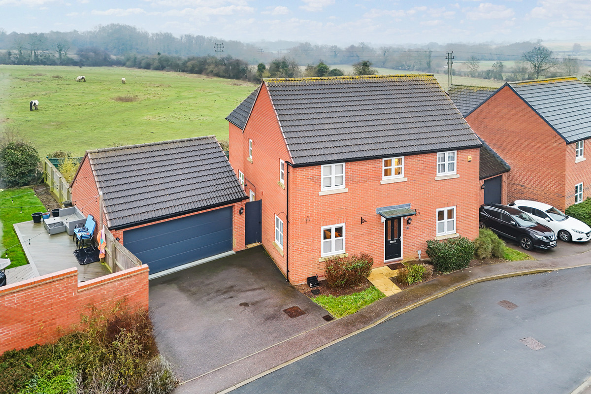 4 bedroom Detached house For Sale