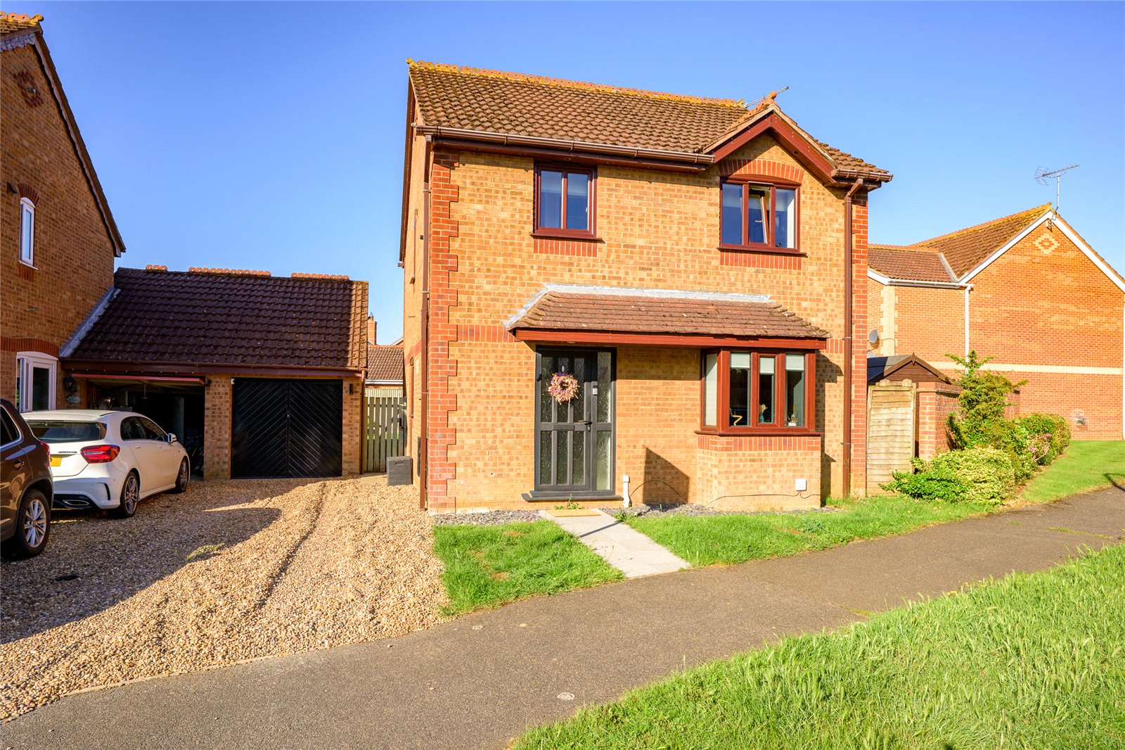 3 bedroom Detached house Under Offer
